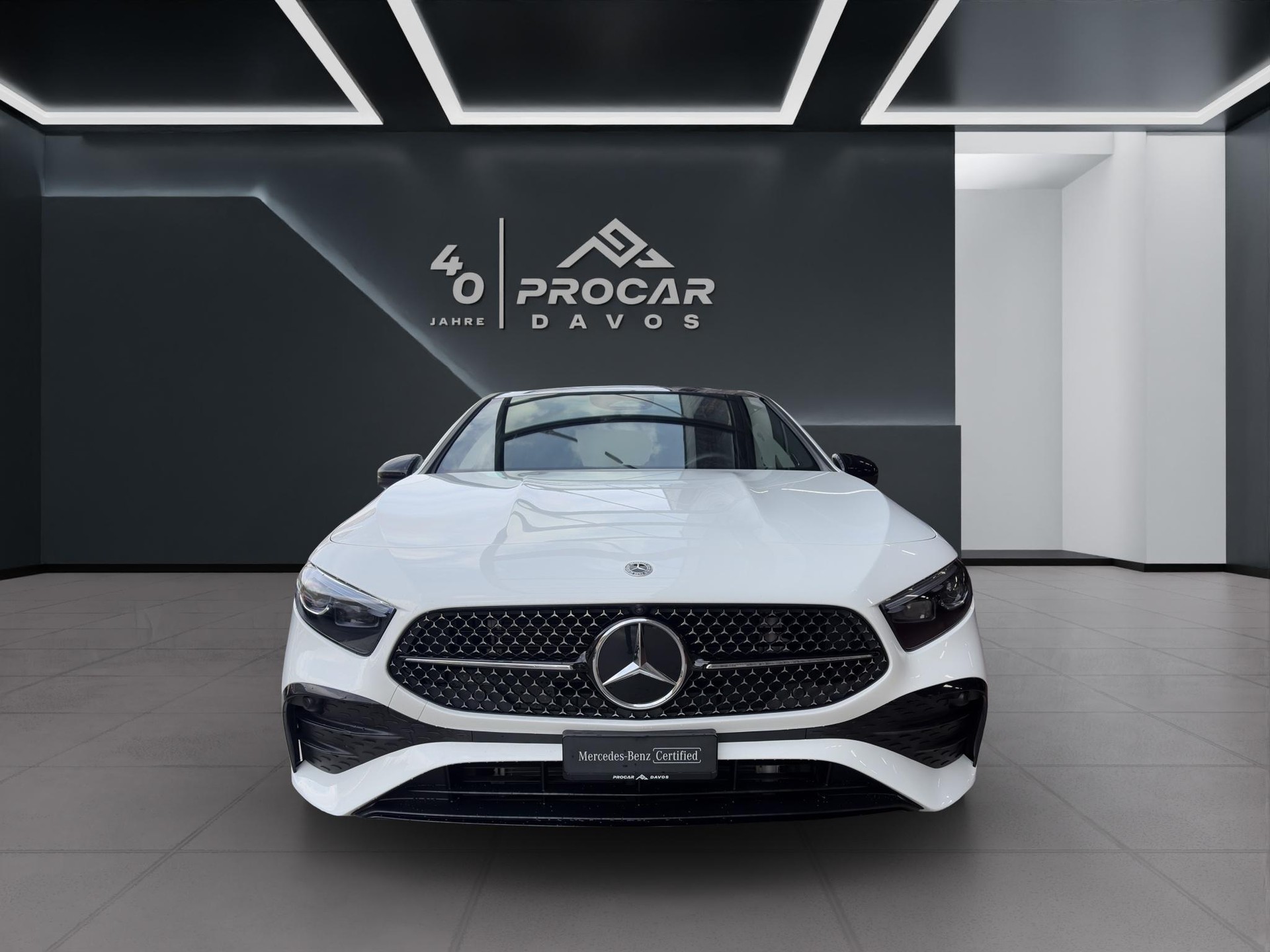 MERCEDES-BENZ A-Klasse W177 A 220 AMG Line 4m-showroom-element-2