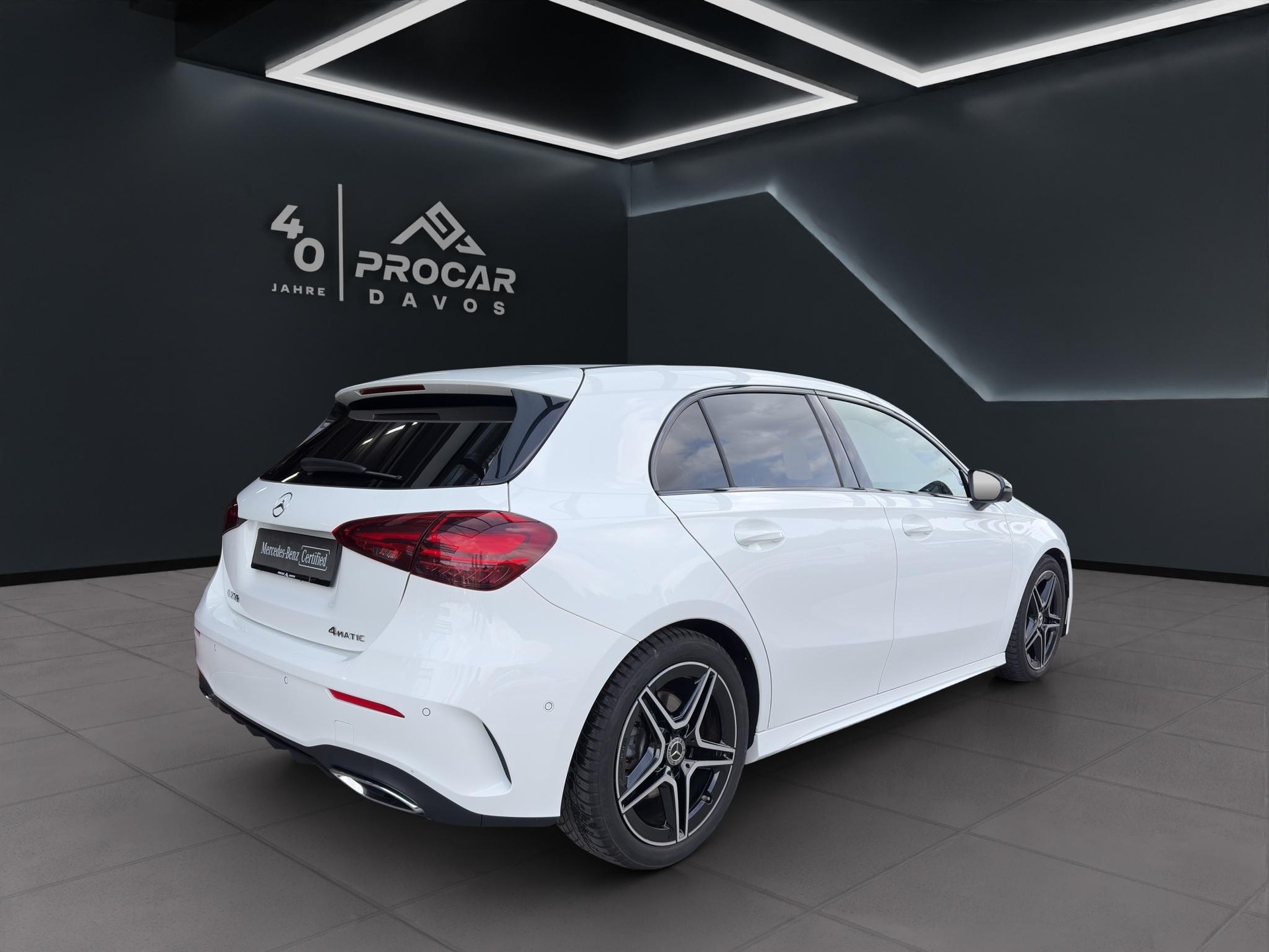 MERCEDES-BENZ A-Klasse W177 A 220 AMG Line 4m-showroom-element-3