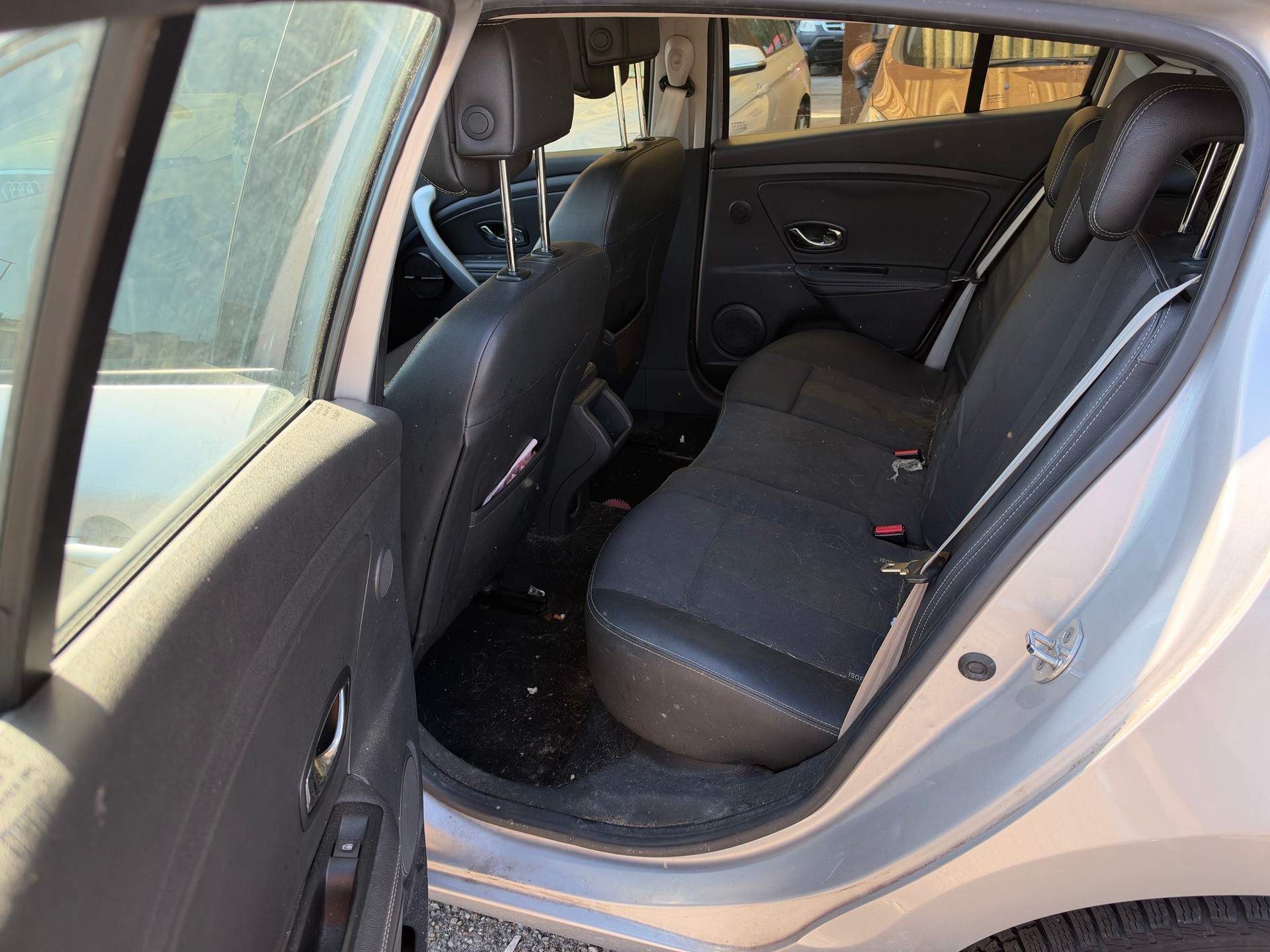 RENAULT Mégane 1.4 16V Turbo Bose-image-10