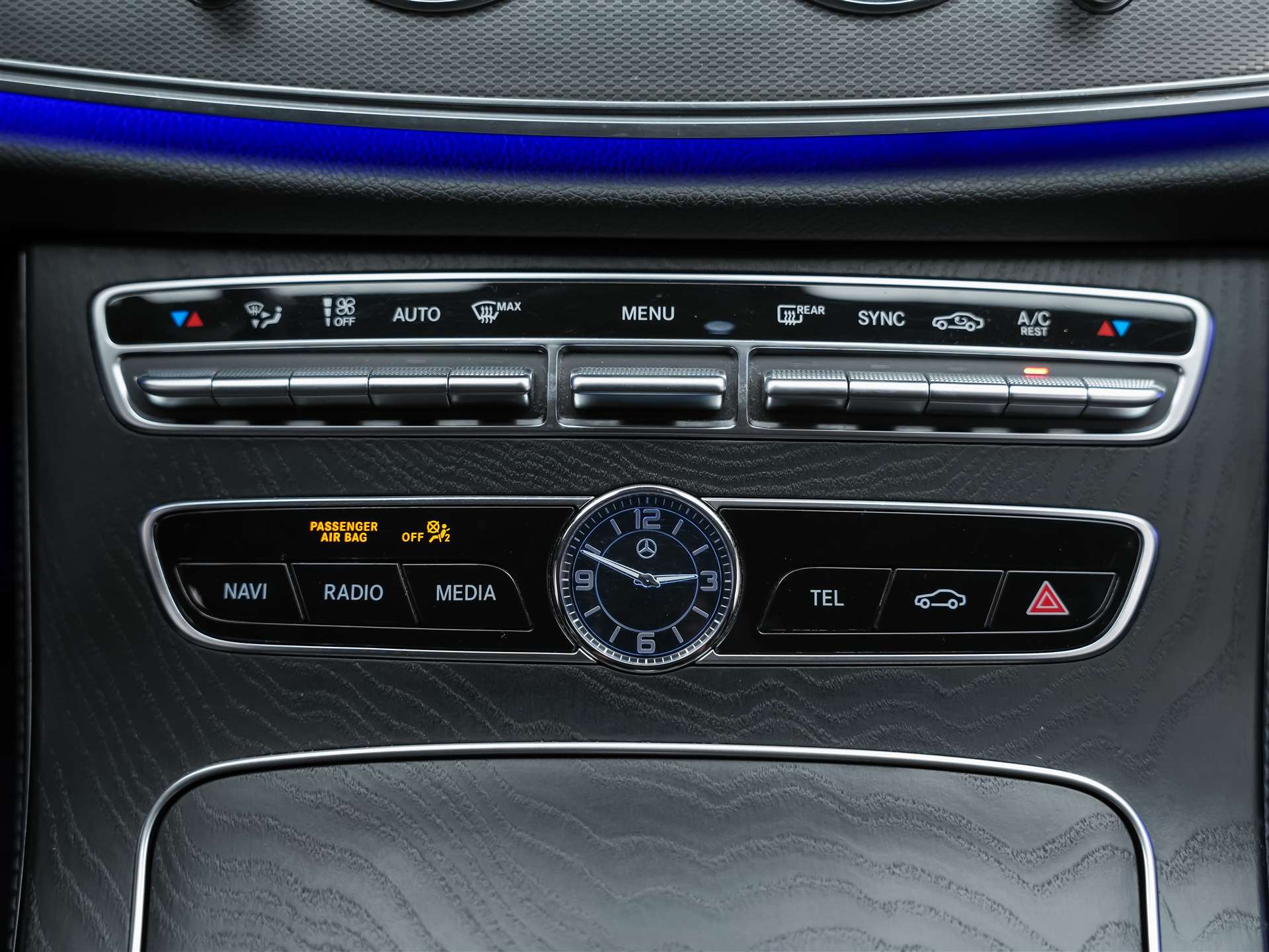 MERCEDES-BENZ E 220 d AMG Line 9G-Tronic *360° Kamera*Assistenten*Ambientebeleuchtung*-image-20