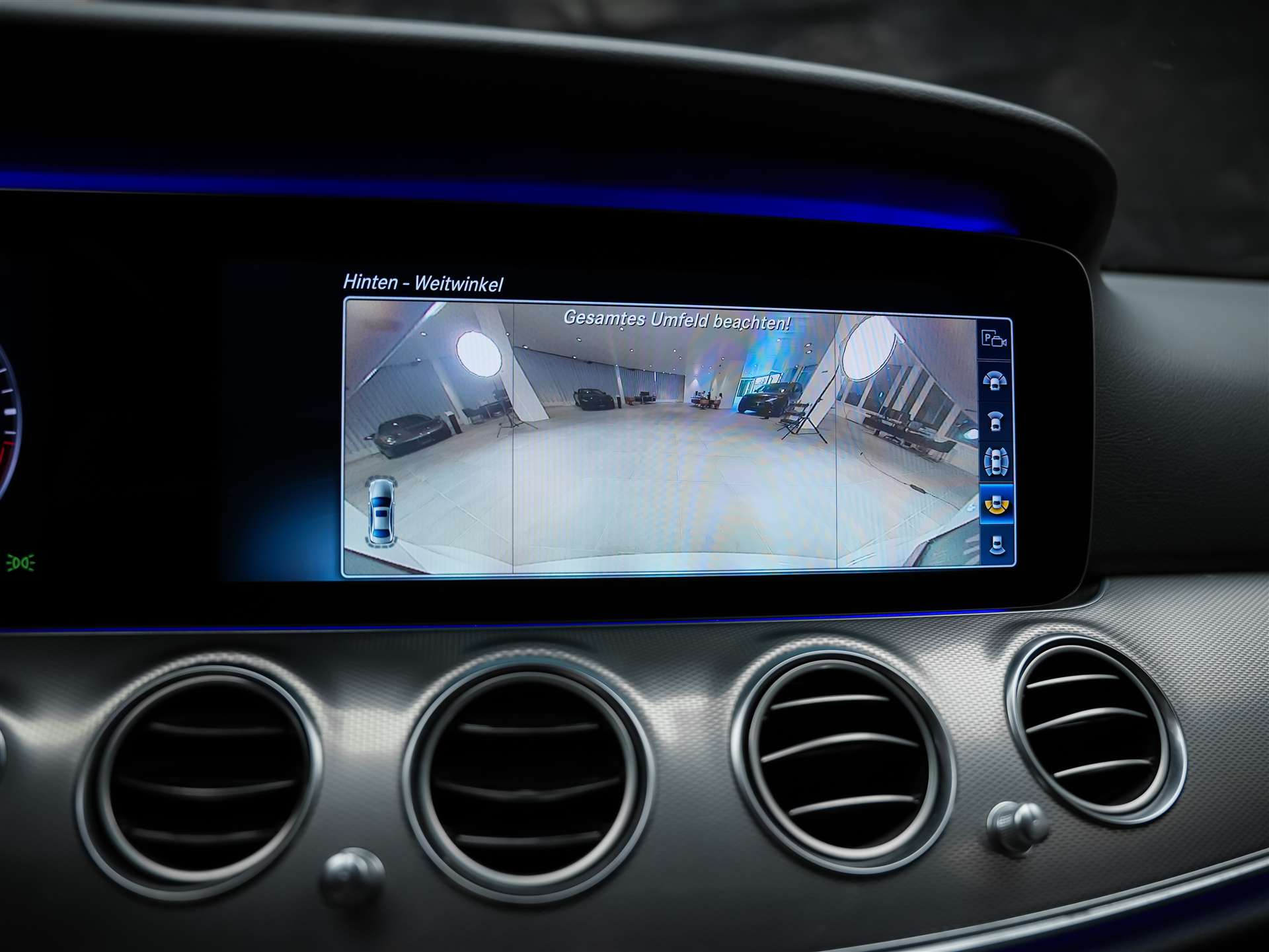 MERCEDES-BENZ E 220 d AMG Line 9G-Tronic *360° Kamera*Assistenten*Ambientebeleuchtung*-image-38