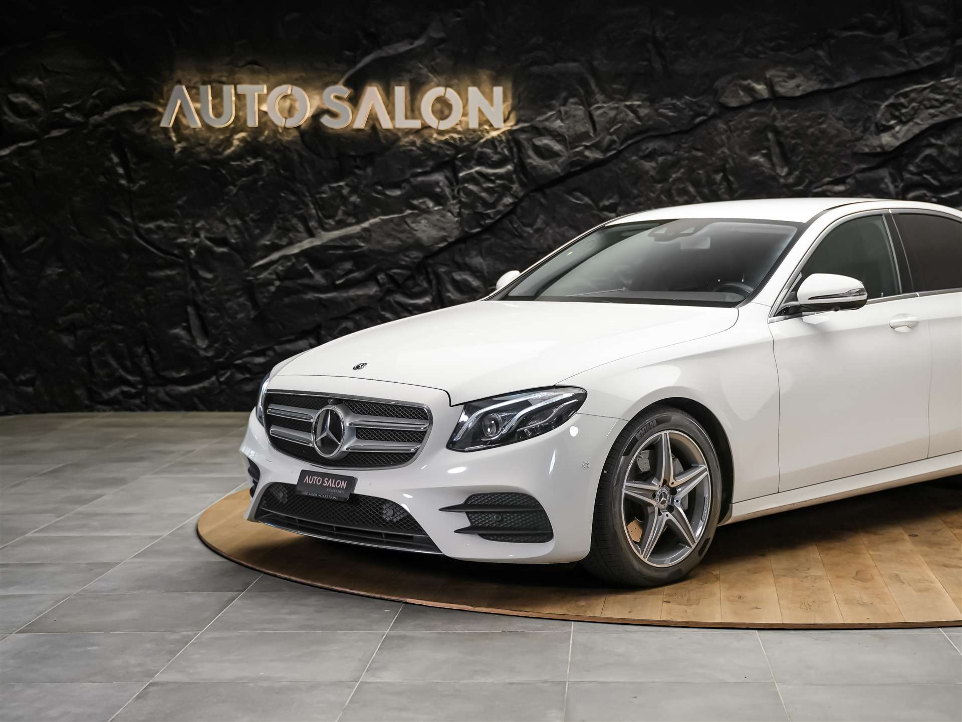 MERCEDES-BENZ E 220 d AMG Line 9G-Tronic *360° Kamera*Assistenten*Ambientebeleuchtung*-image-13