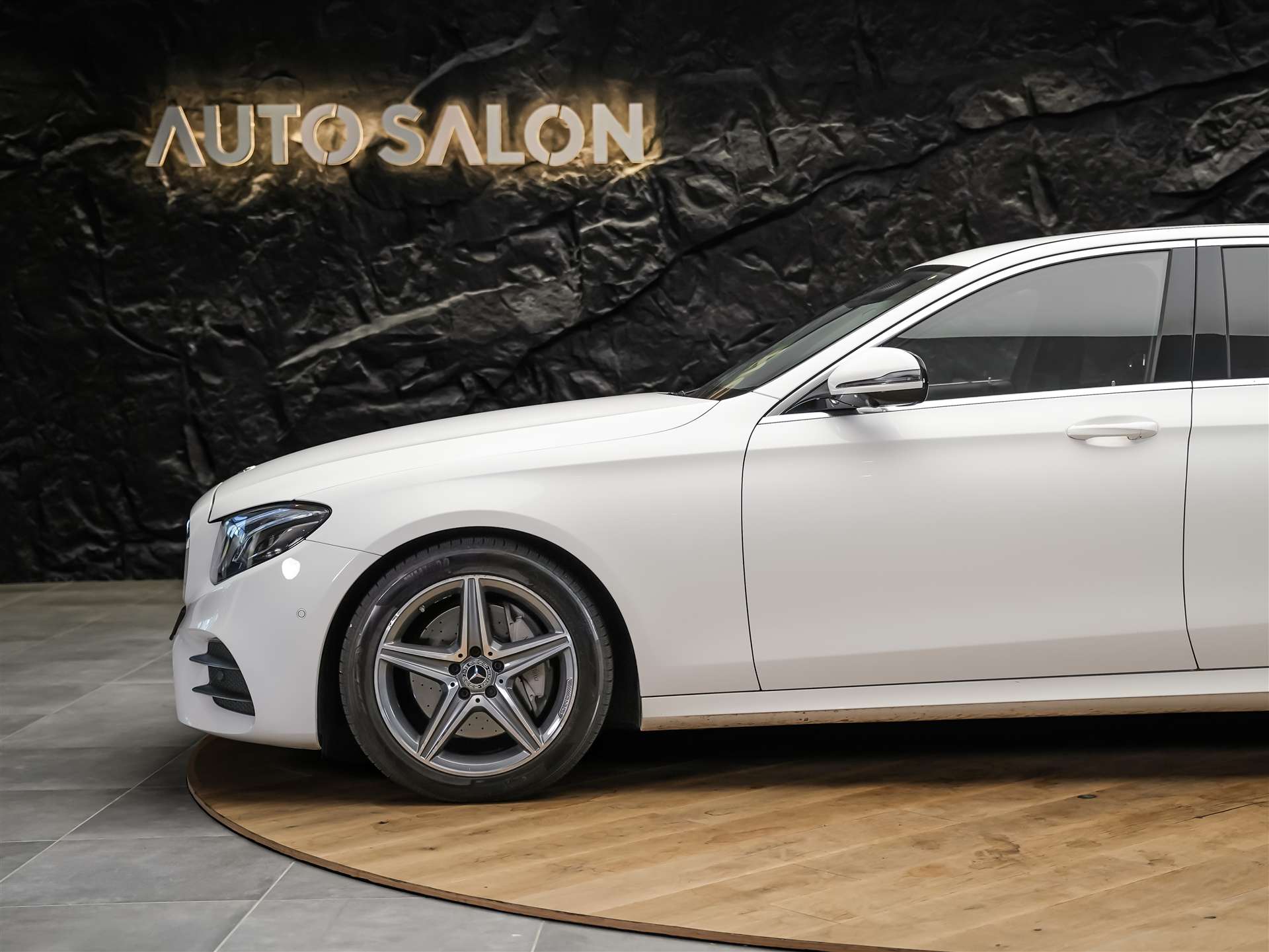 MERCEDES-BENZ E 220 d AMG Line 9G-Tronic *360° Kamera*Assistenten*Ambientebeleuchtung*-image-14