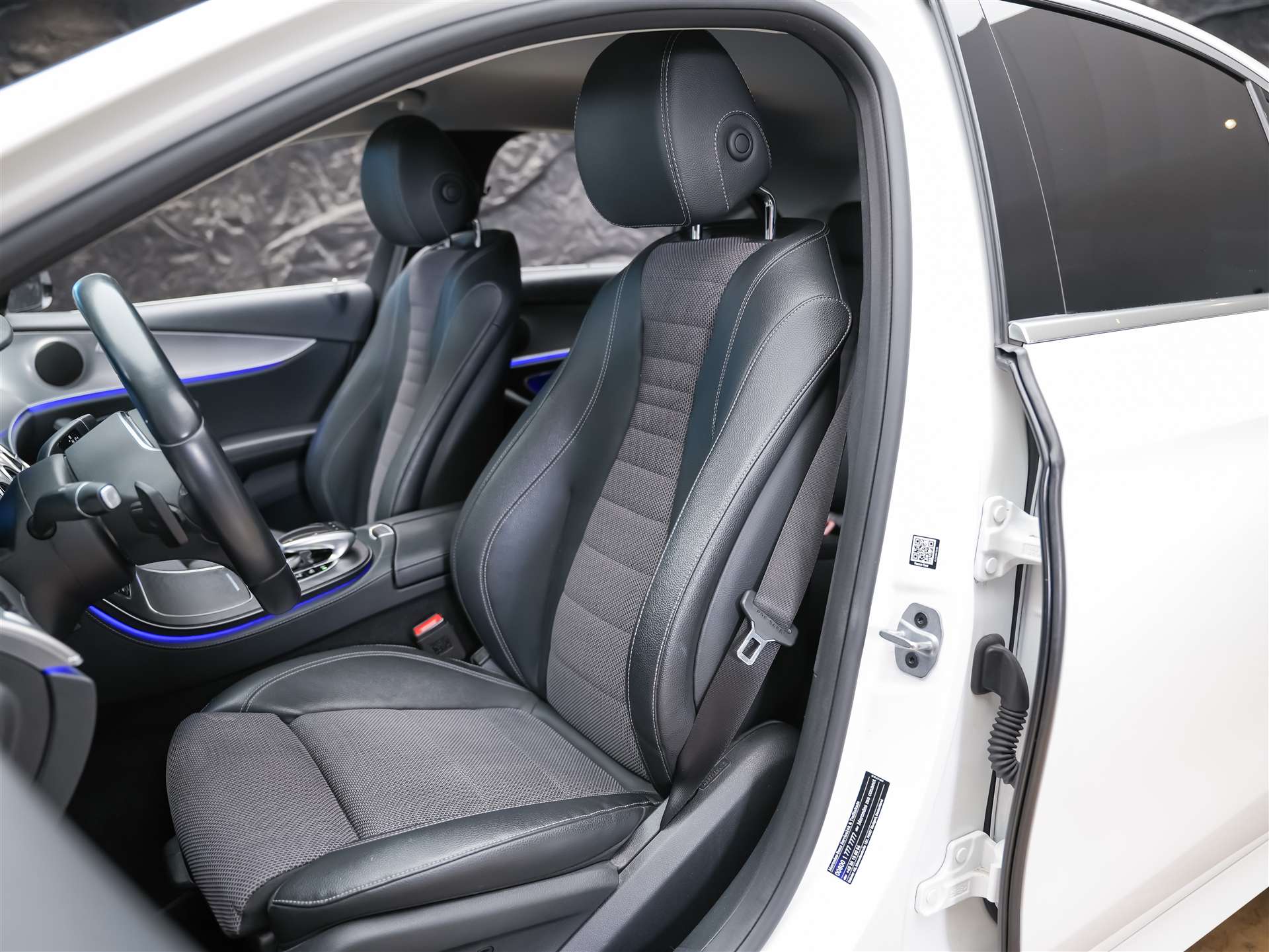 MERCEDES-BENZ E 220 d AMG Line 9G-Tronic *360° Kamera*Assistenten*Ambientebeleuchtung*-image-8