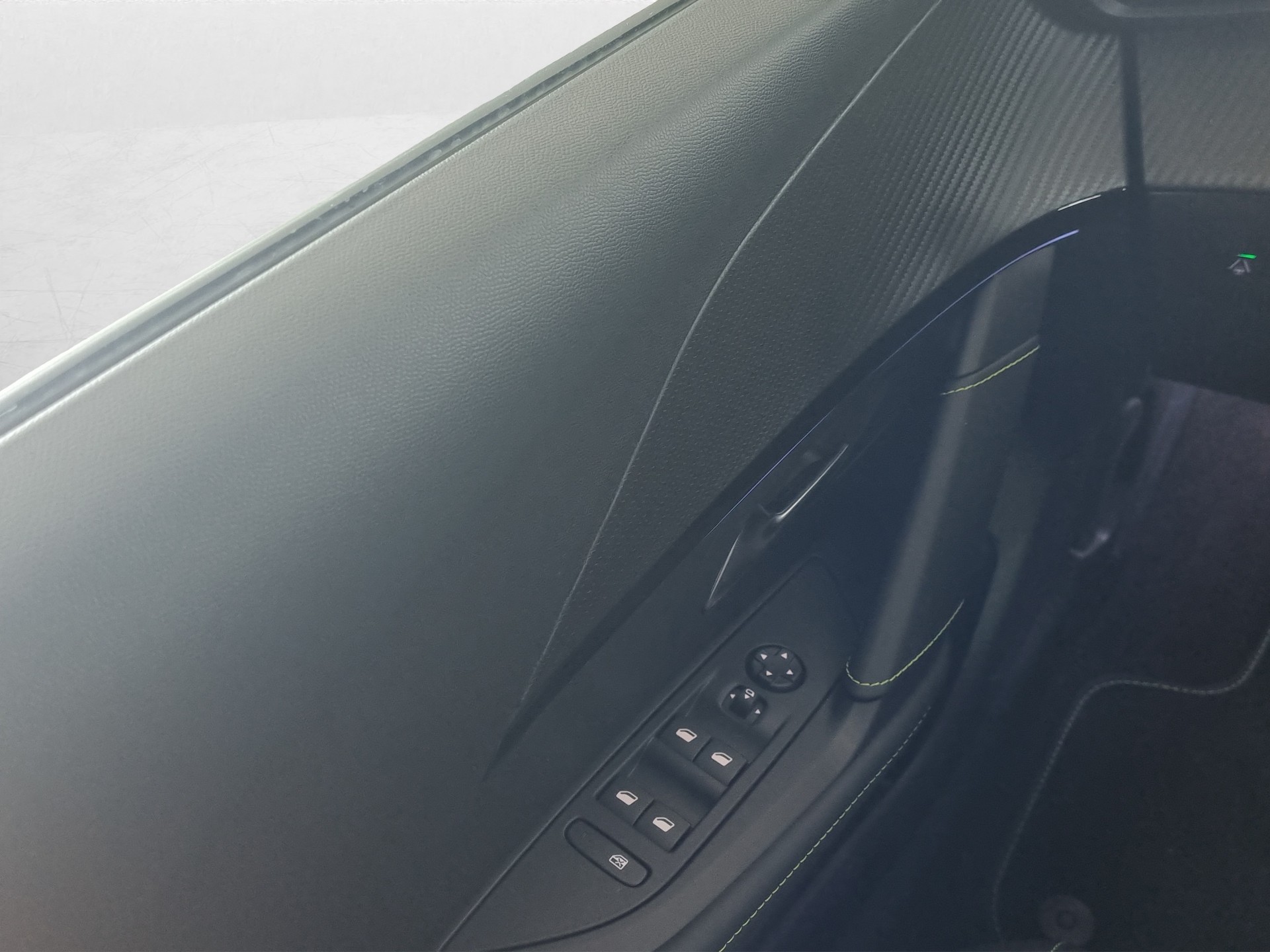 PEUGEOT 208 54kWh e-GT-image-11