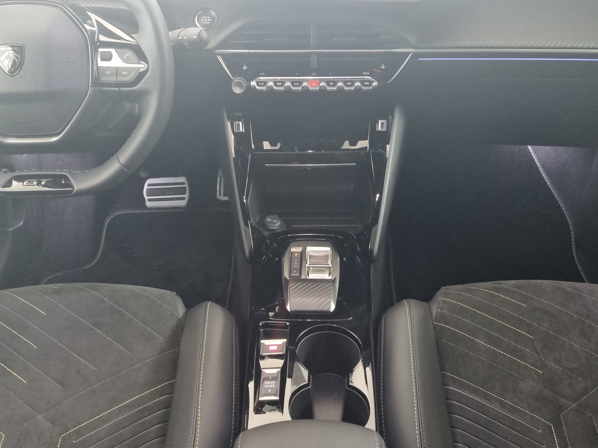 PEUGEOT 208 54kWh e-GT-image-9