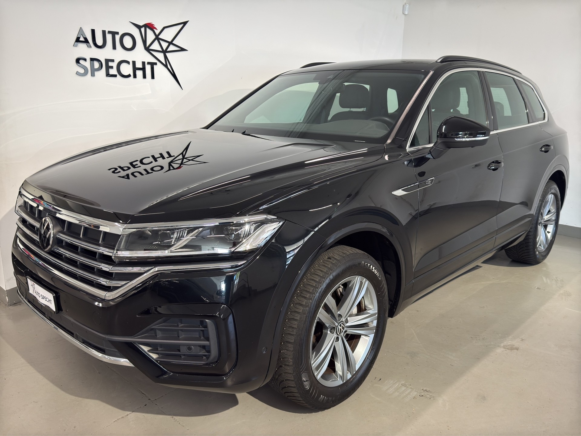 VW Touareg 3.0 TDI R Line Tiptronic-showroom-element-1