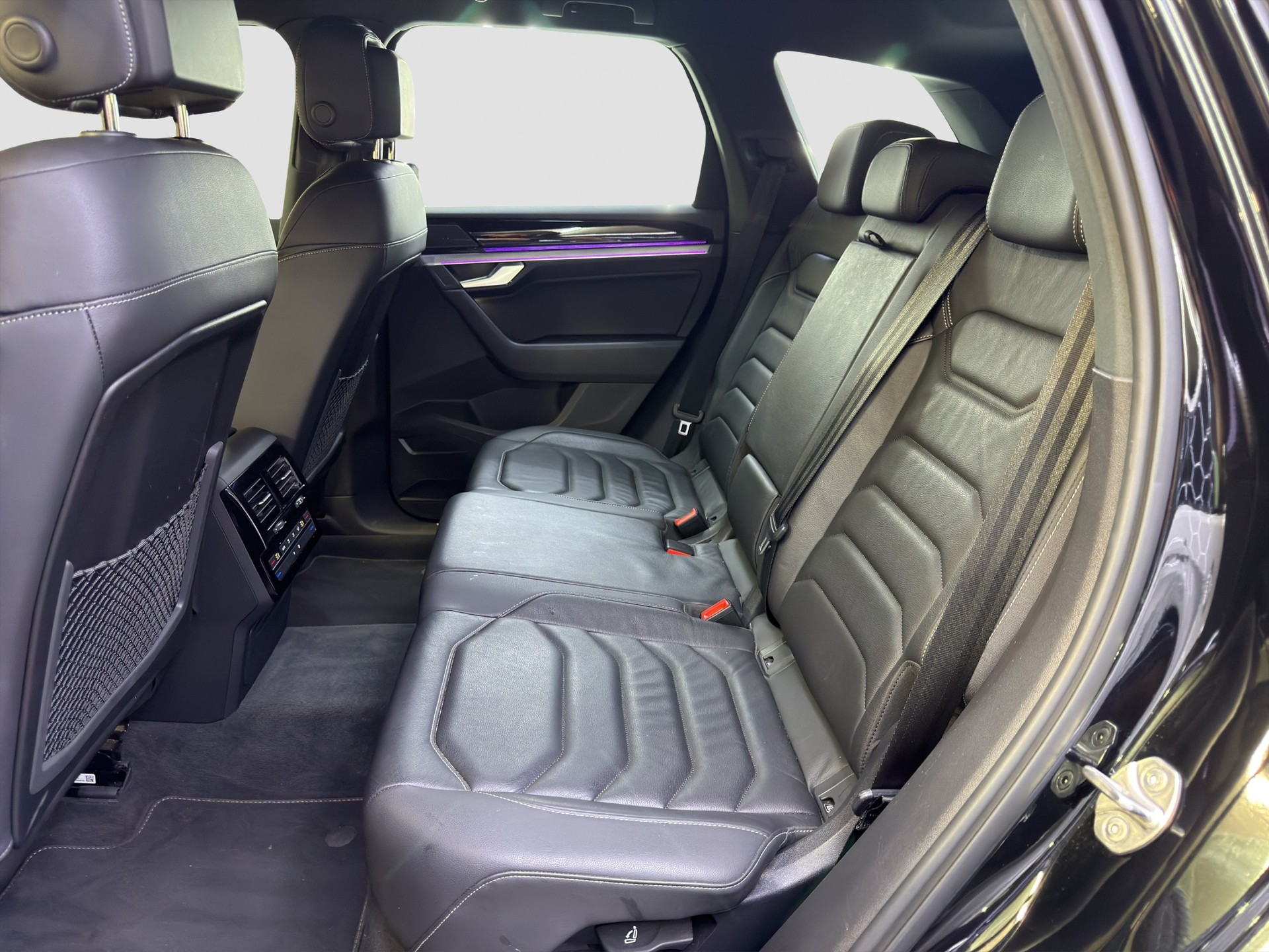 VW Touareg 3.0 TDI R Line Tiptronic-image-12