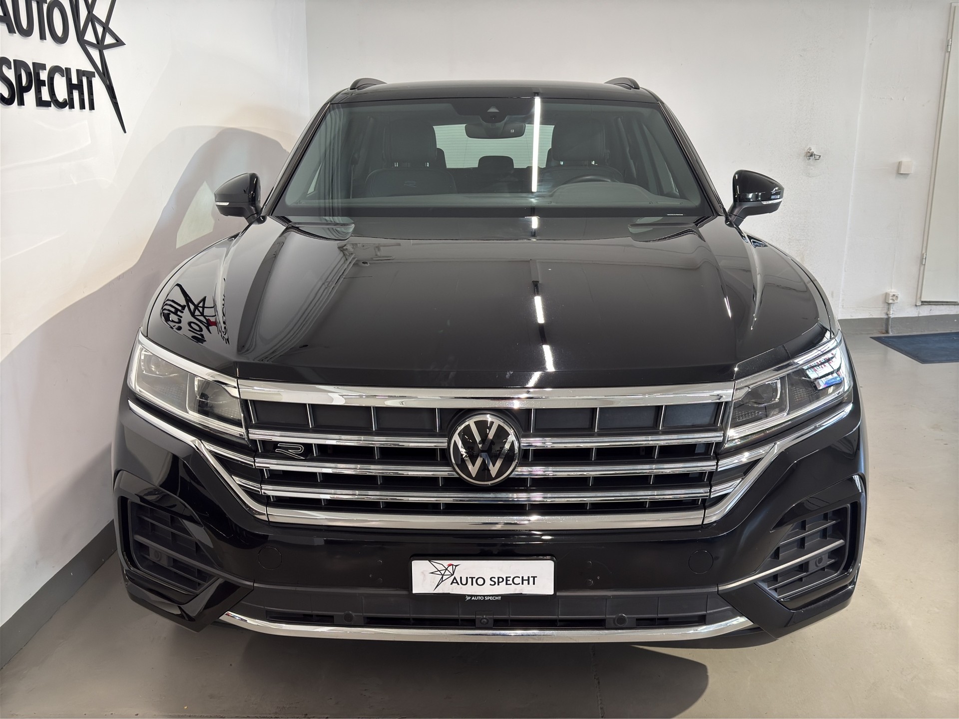 VW Touareg 3.0 TDI R Line Tiptronic-showroom-element-2
