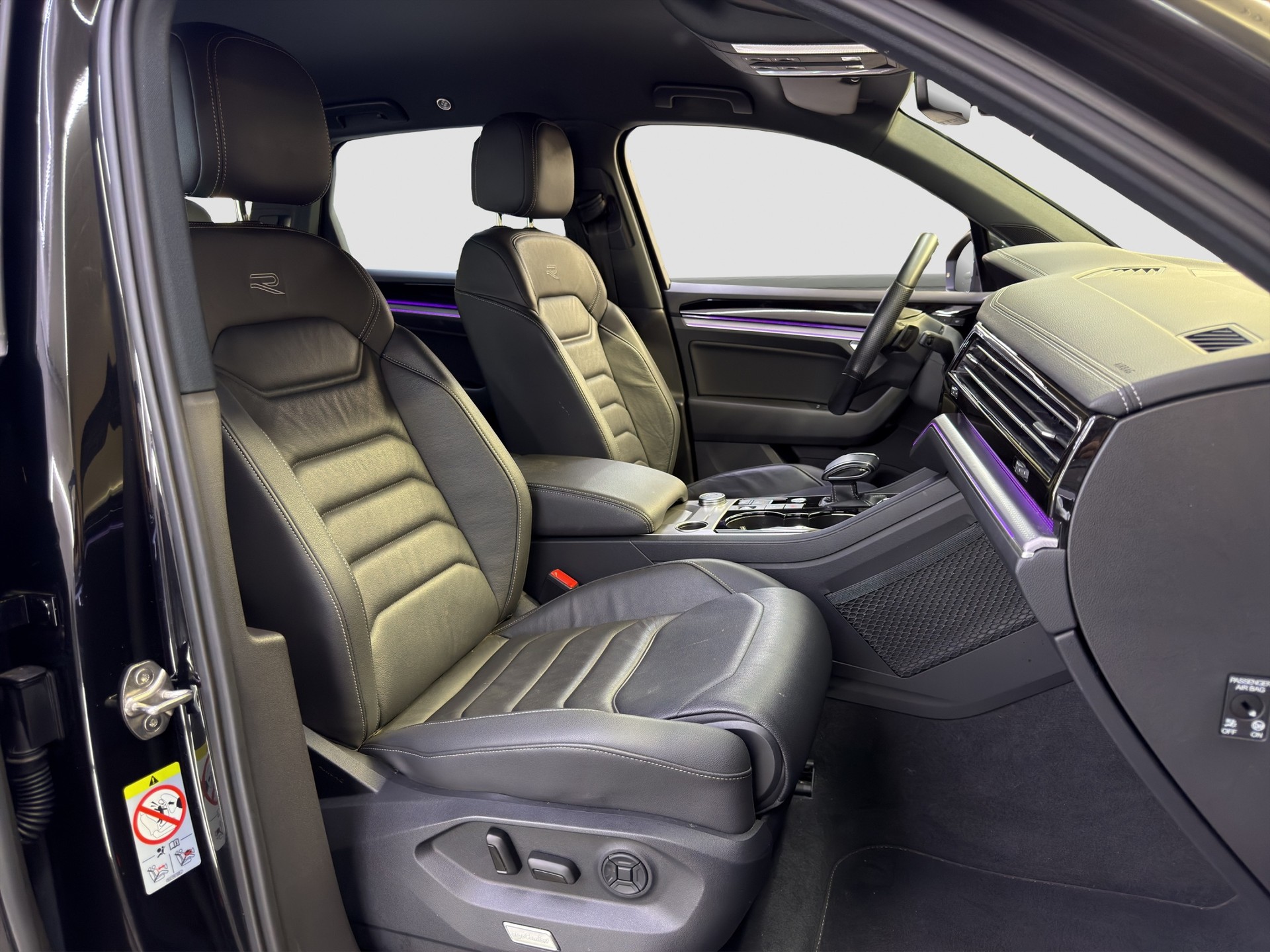 VW Touareg 3.0 TDI R Line Tiptronic-image-13