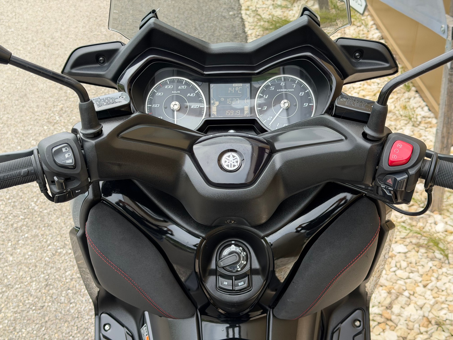 YAMAHA X-Max 300 Tech Max-image-15