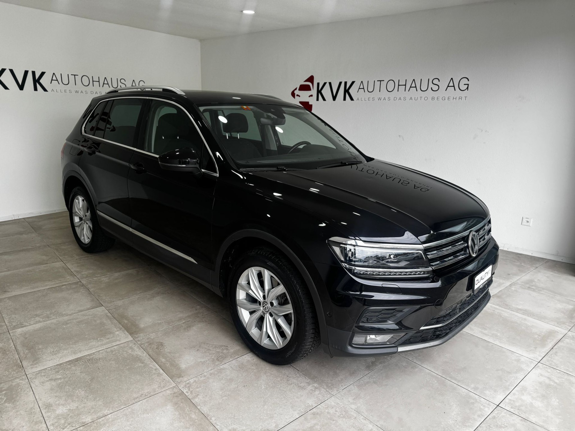 VW Tiguan 2.0TSI Highline 4Motion DSG **8Fachbereift**-showroom-element-2