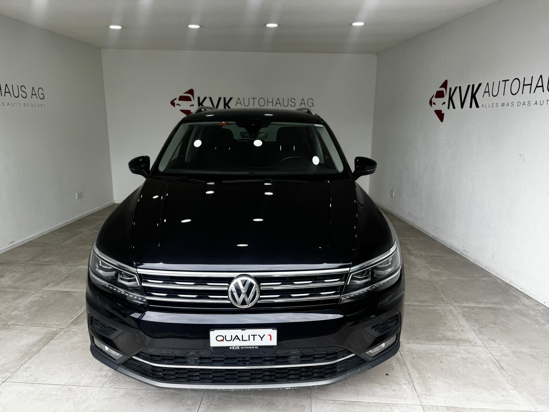 VW Tiguan 2.0TSI Highline 4Motion DSG **8Fachbereift**-showroom-element-1