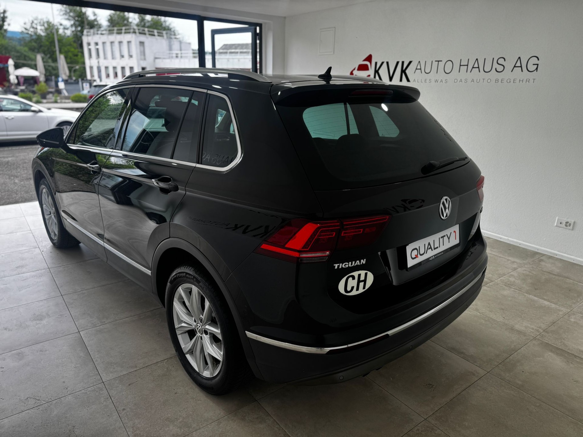 VW Tiguan 2.0TSI Highline 4Motion DSG **8Fachbereift**-image-4