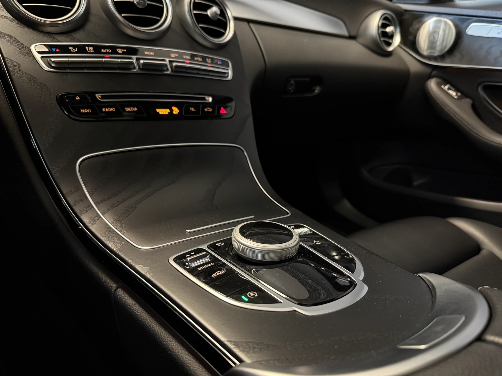 MERCEDES-BENZ C 250 d AMG Line 4Matic 9G-Tronic-image-14