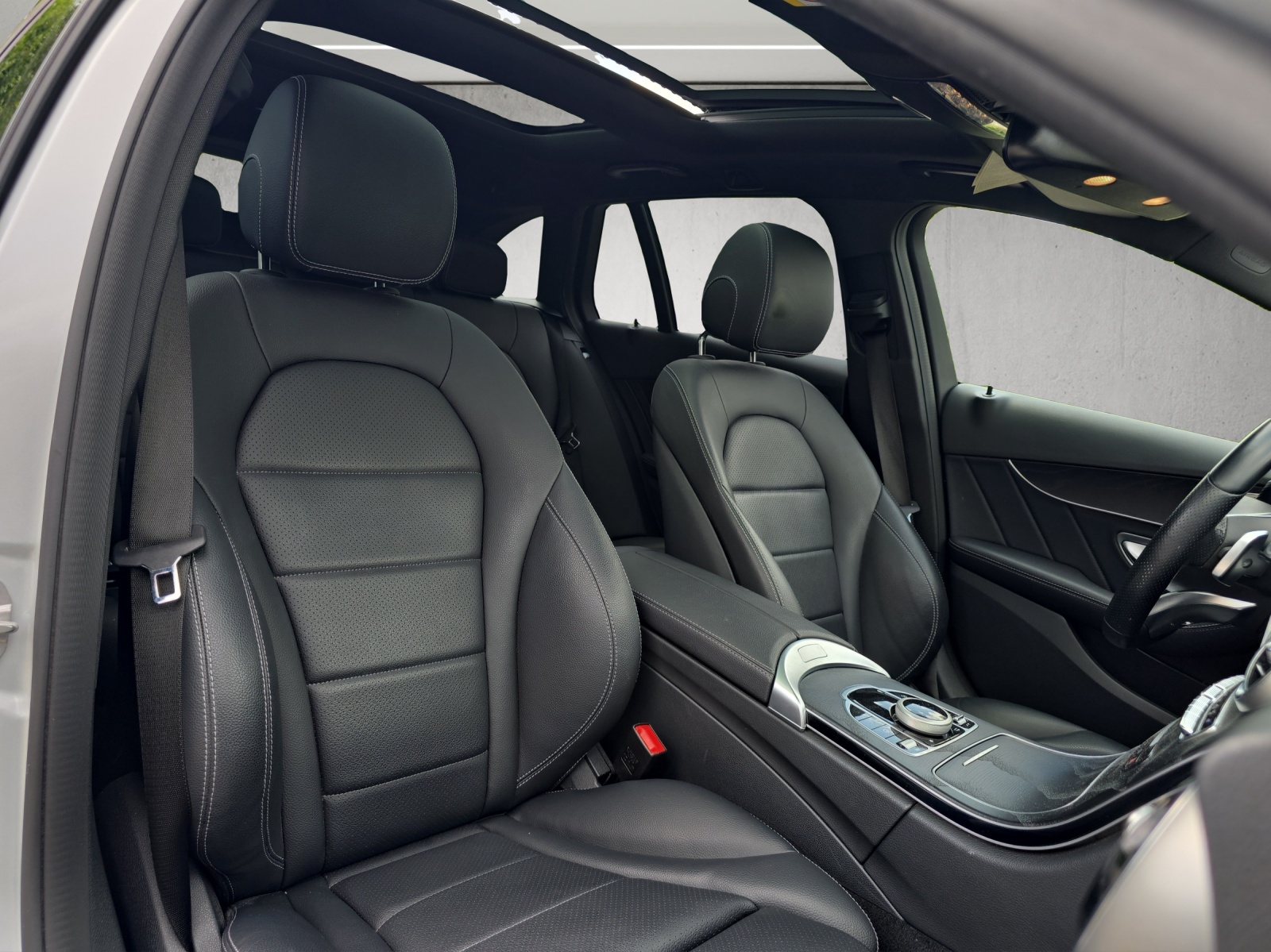 MERCEDES-BENZ C 250 d AMG Line 4Matic 9G-Tronic-image-9