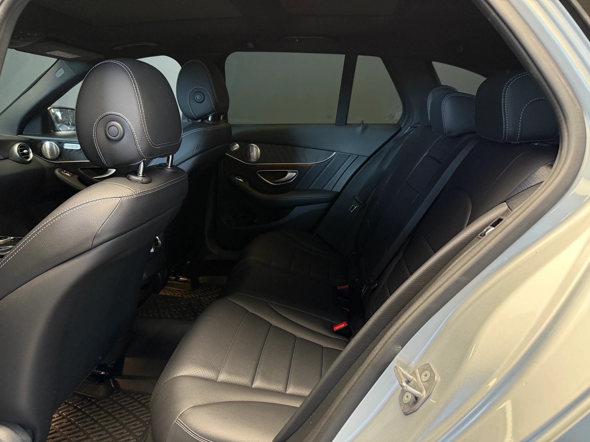 MERCEDES-BENZ C 250 d AMG Line 4Matic 9G-Tronic-image-12