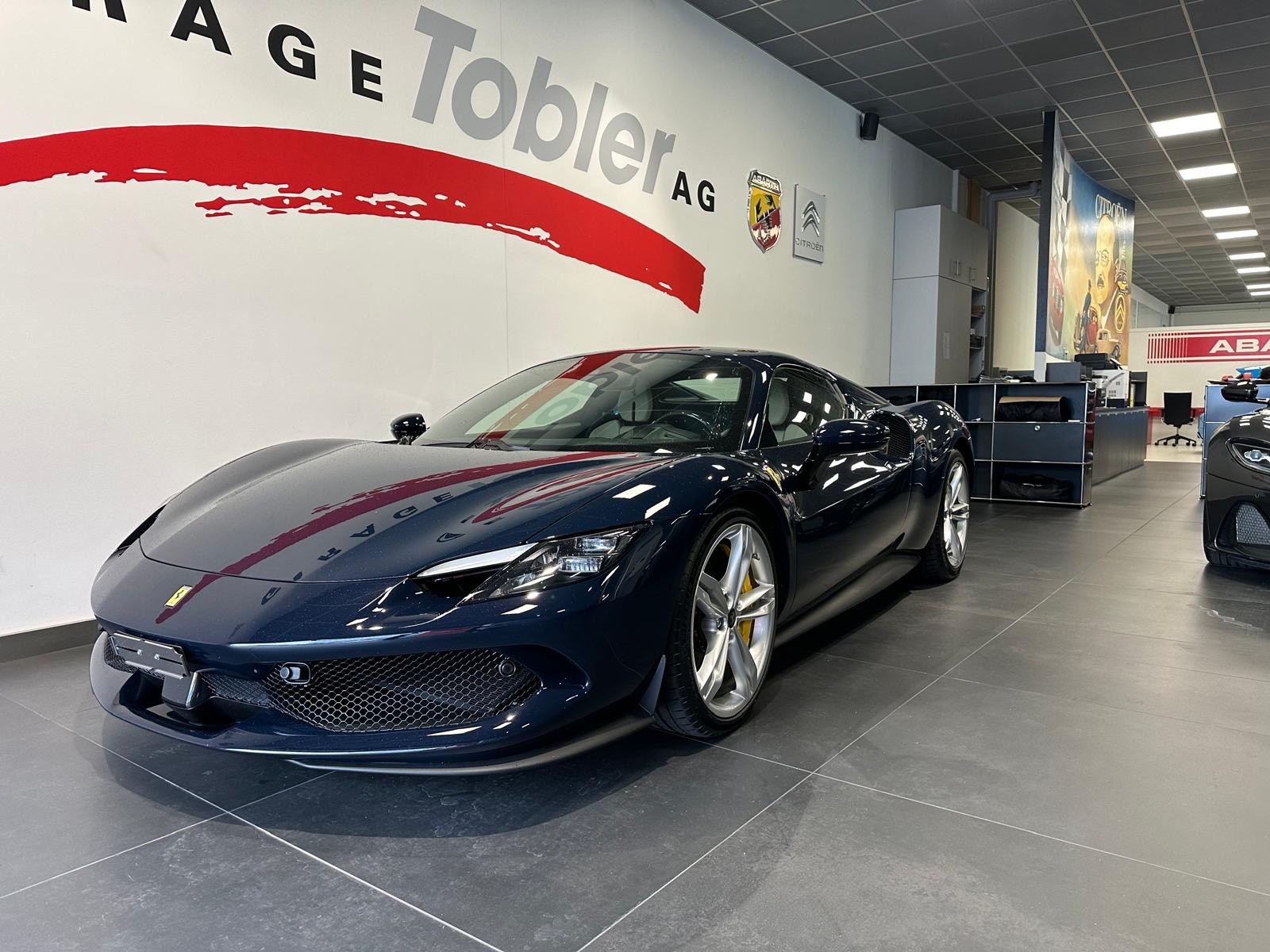 FERRARI 296 GTS-showroom-element-1