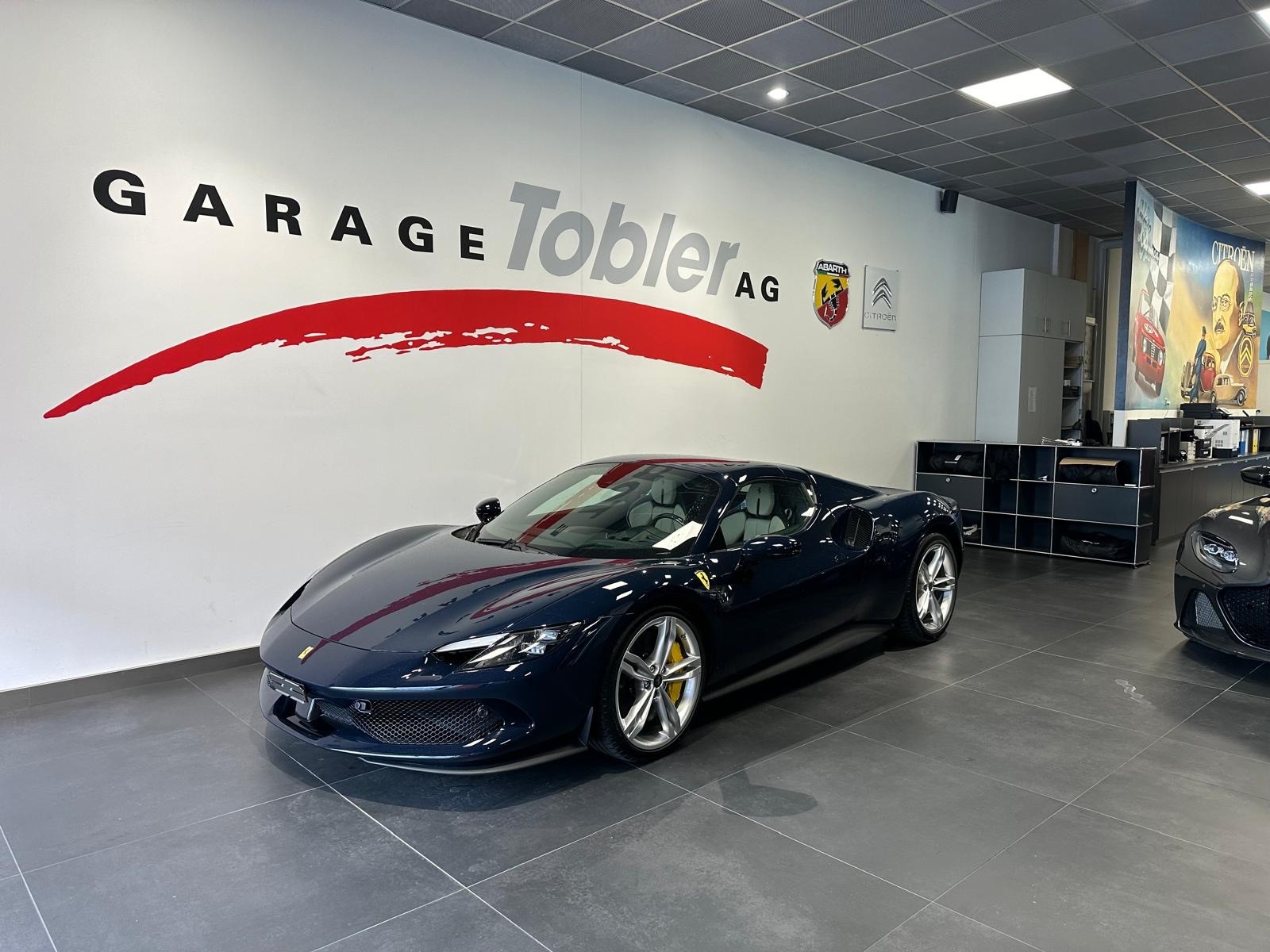 FERRARI 296 GTS-showroom-element-2