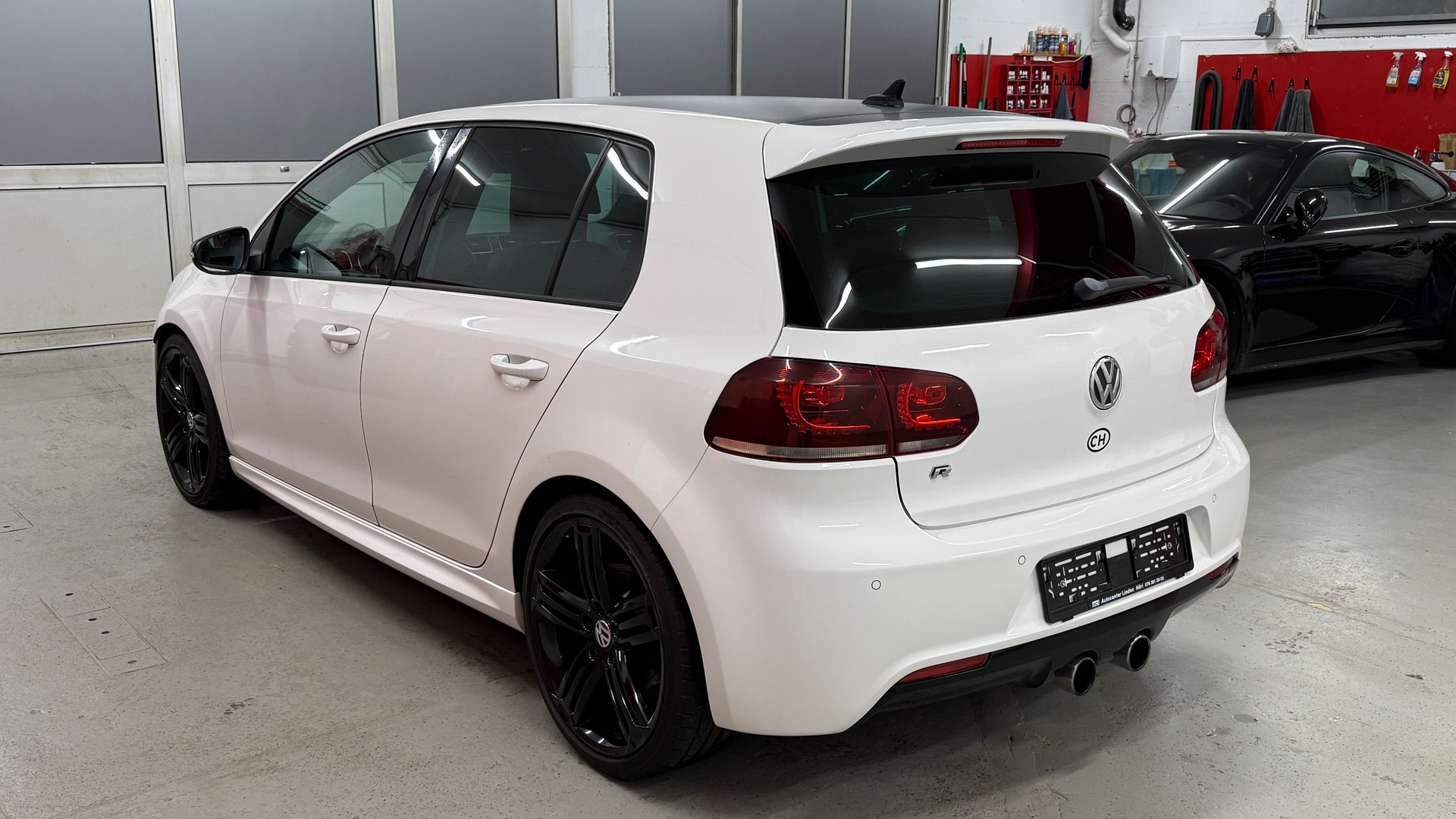 VW Golf 2.0 TSI R Team 4Motion abMFK*Servicegepflegt*8 fach bereift*Leder*Garantie u.v.m-image-5