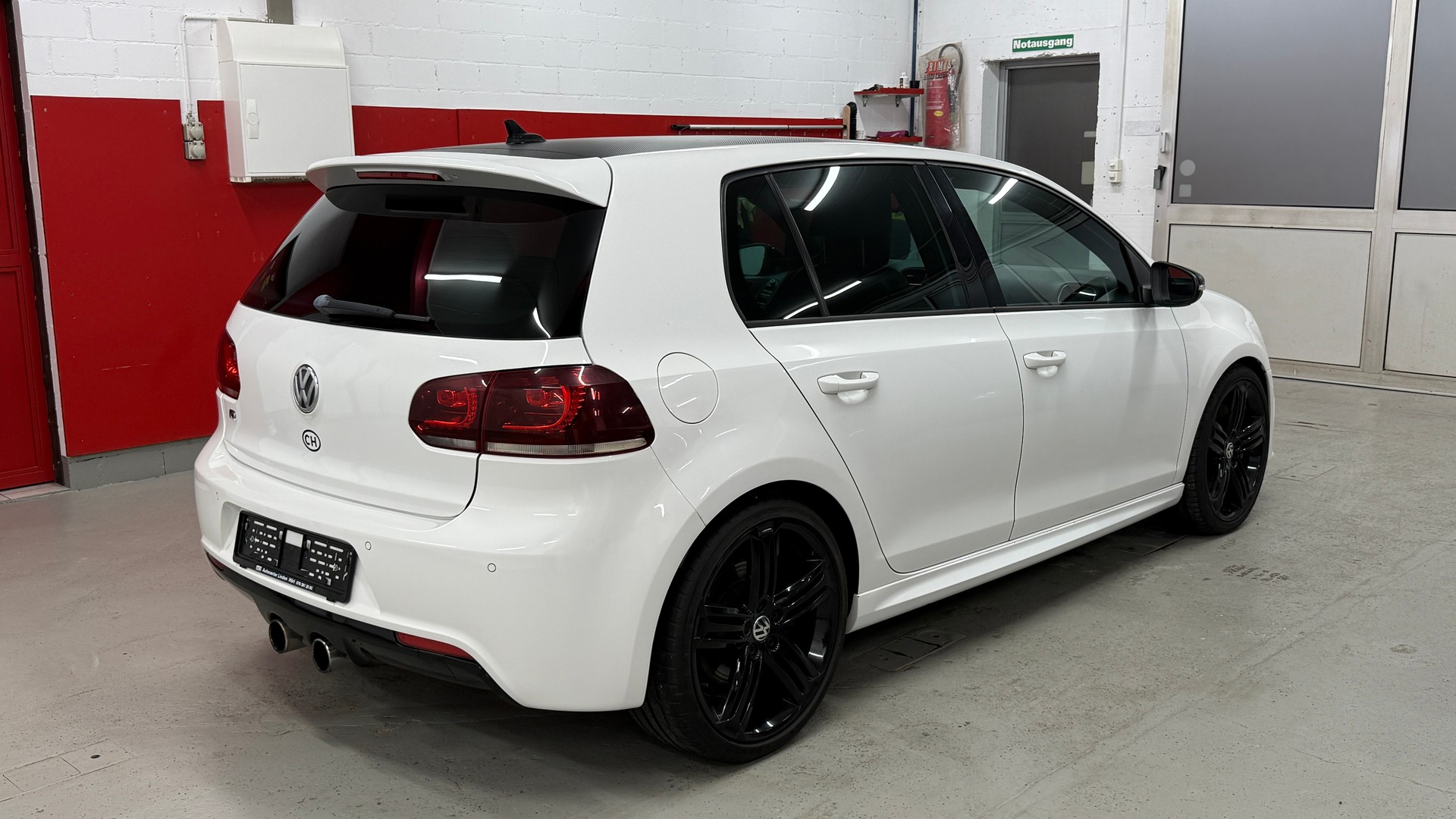 VW Golf 2.0 TSI R Team 4Motion abMFK*Servicegepflegt*8 fach bereift*Leder*Garantie u.v.m-showroom-element-3