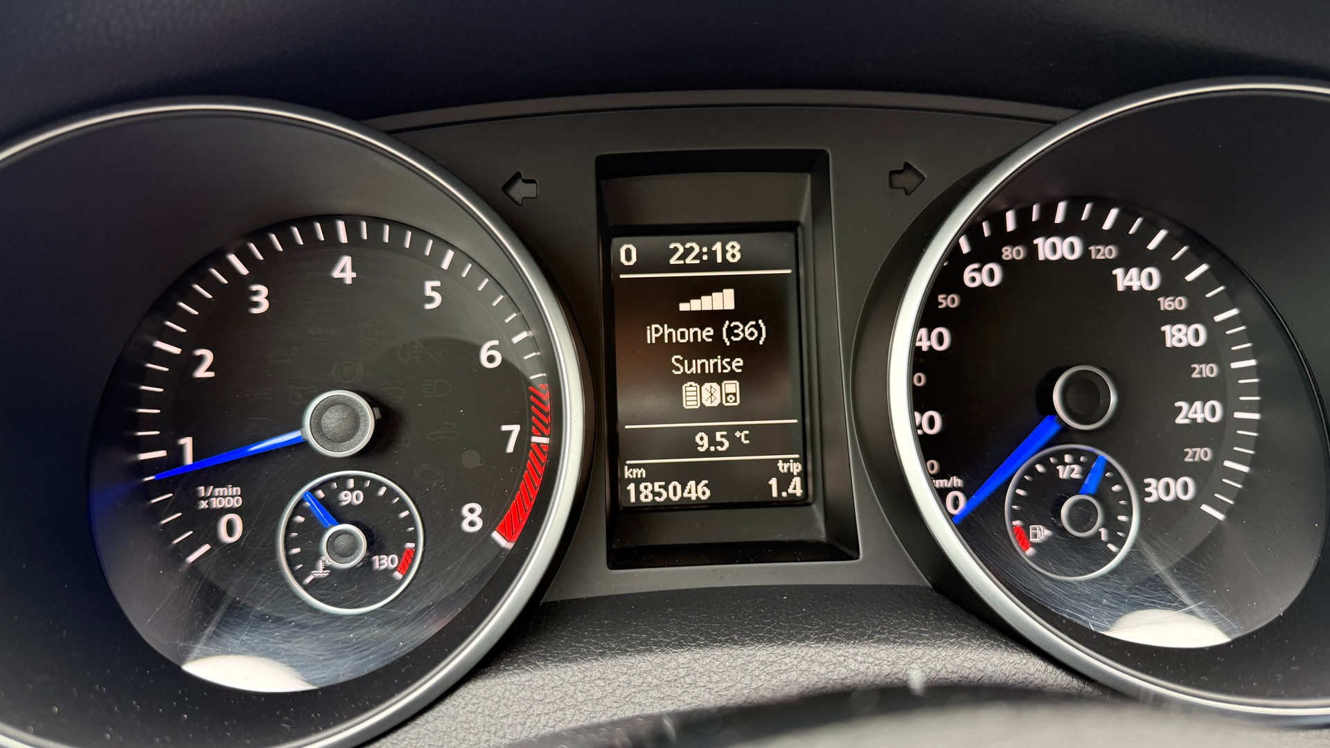 VW Golf 2.0 TSI R Team 4Motion abMFK*Servicegepflegt*8 fach bereift*Leder*Garantie u.v.m-image-16
