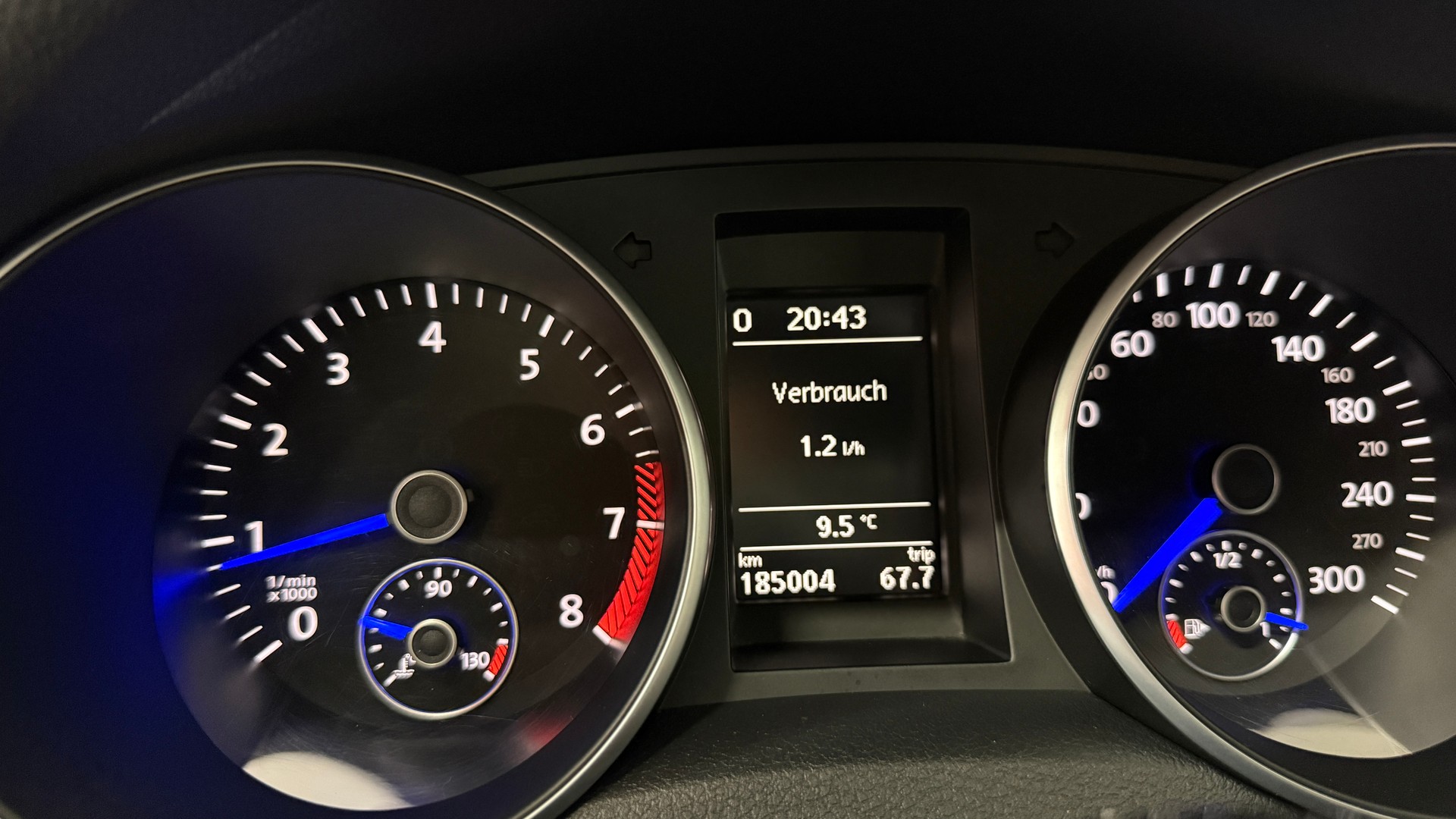 VW Golf 2.0 TSI R Team 4Motion abMFK*Servicegepflegt*8 fach bereift*Leder*Garantie u.v.m-image-24