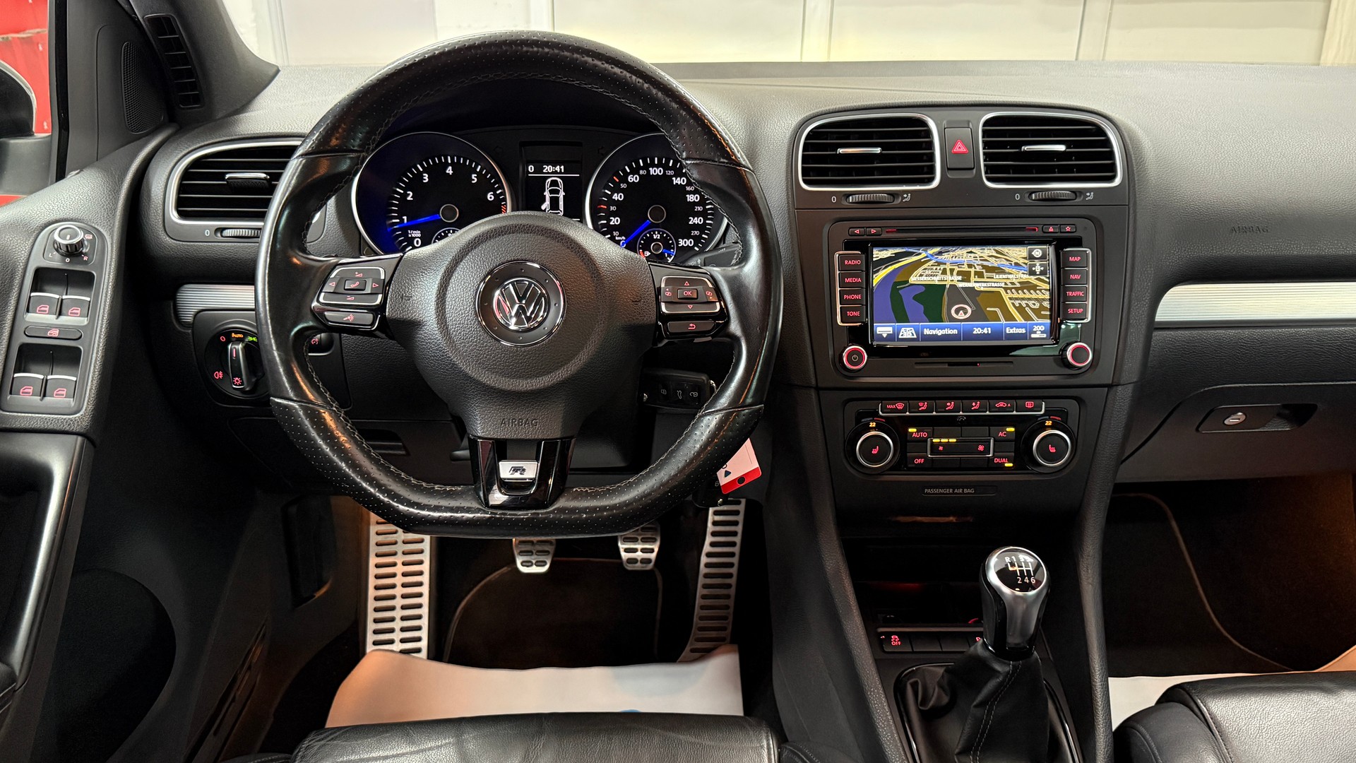 VW Golf 2.0 TSI R Team 4Motion abMFK*Servicegepflegt*8 fach bereift*Leder*Garantie u.v.m-image-22