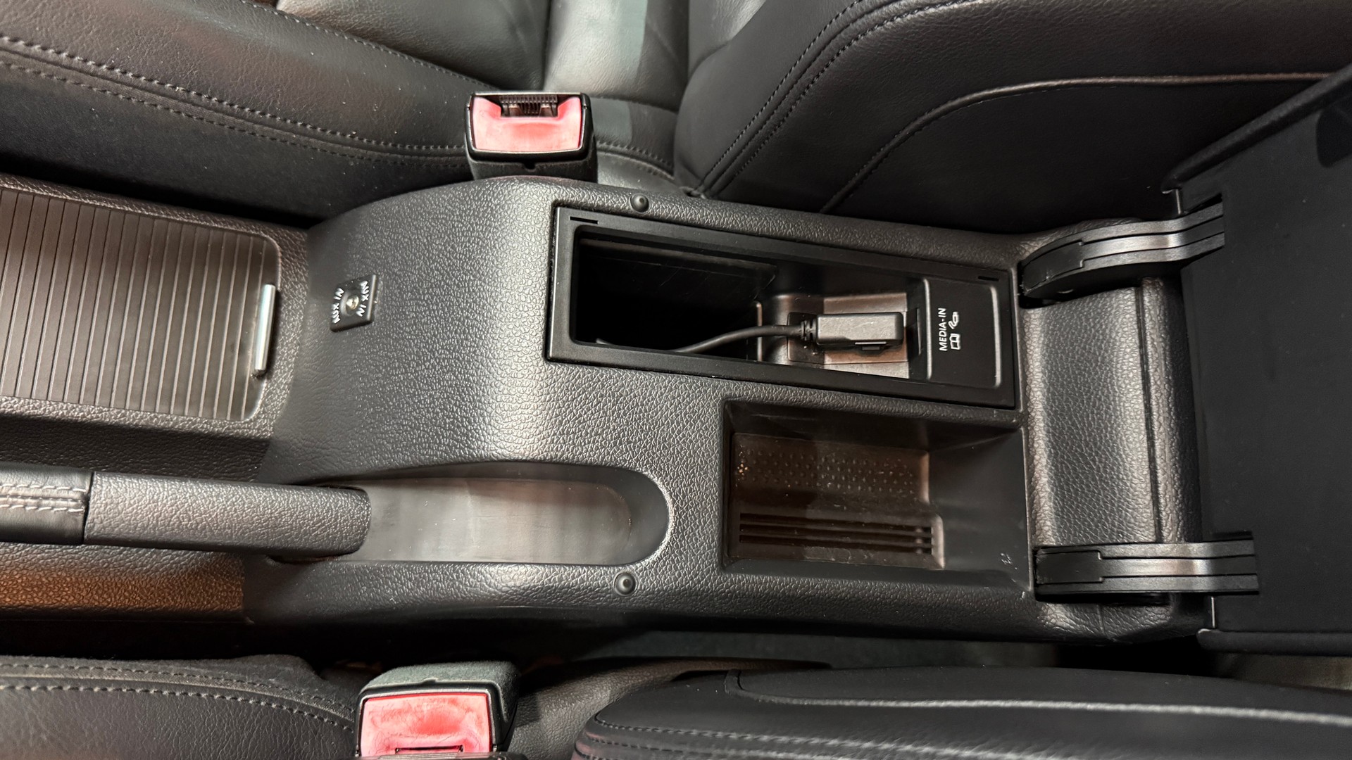 VW Golf 2.0 TSI R Team 4Motion abMFK*Servicegepflegt*8 fach bereift*Leder*Garantie u.v.m-image-15