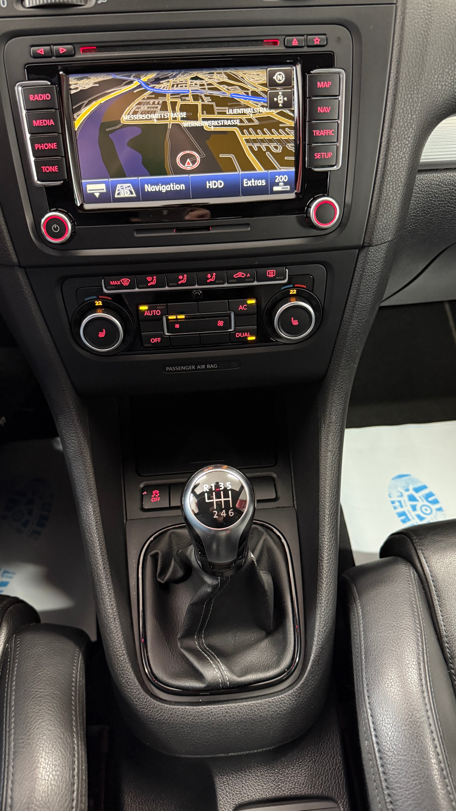 VW Golf 2.0 TSI R Team 4Motion abMFK*Servicegepflegt*8 fach bereift*Leder*Garantie u.v.m-image-28