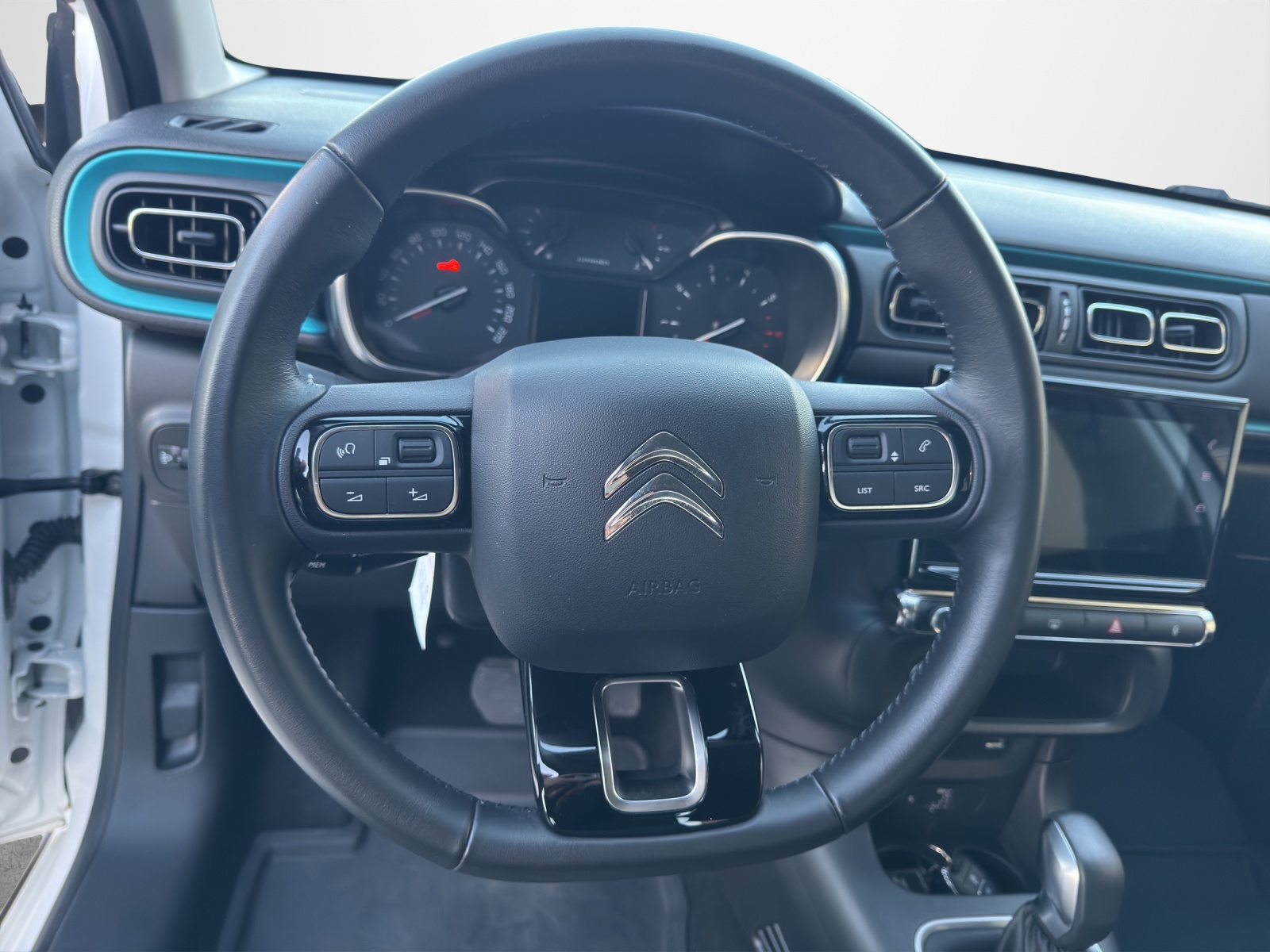 CITROEN C3 1.2i PureTech Swiss Edition EAT6-image-9