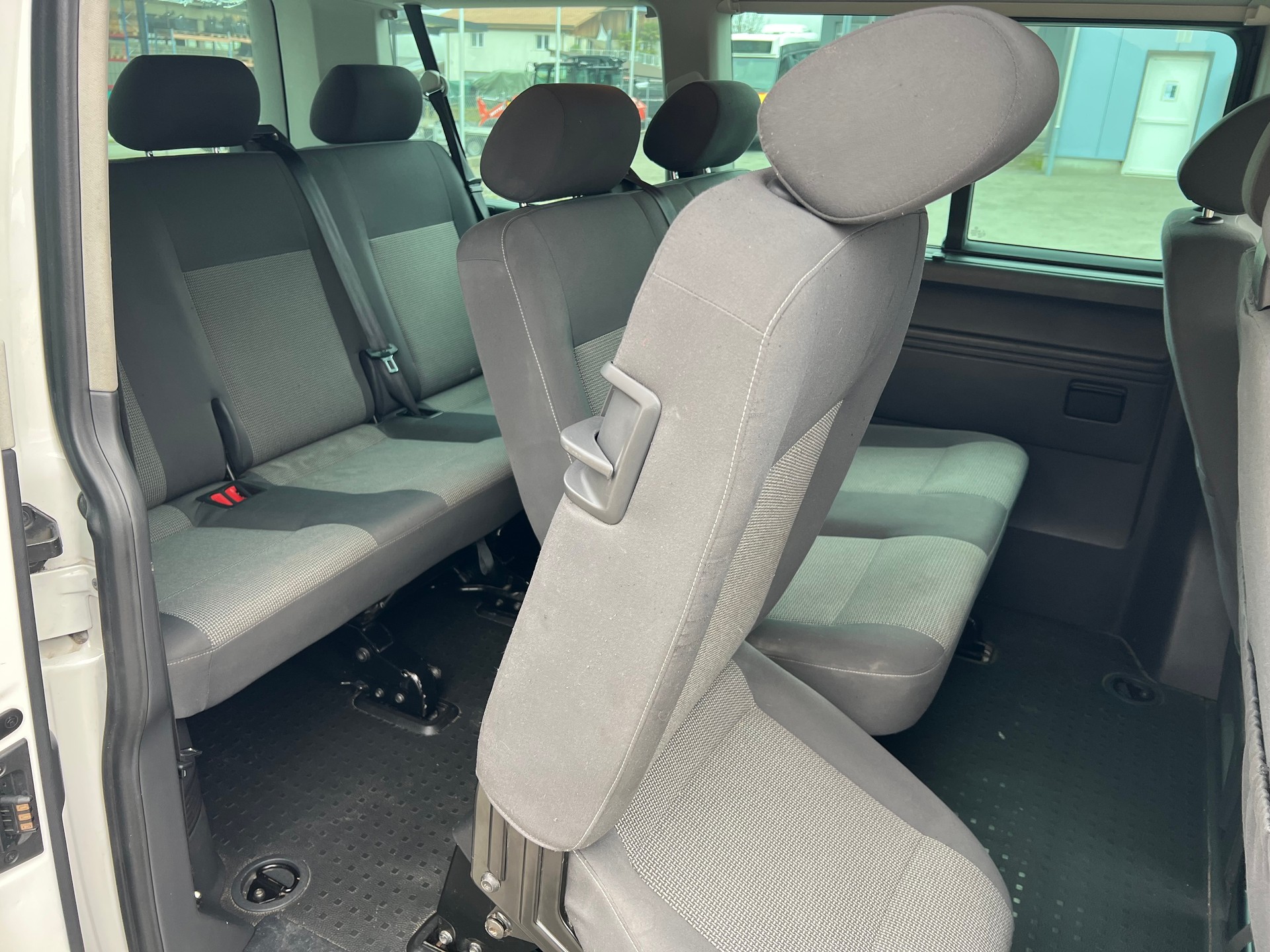 VW T5 Caravelle Trendline 2.0 TDI CR 4Motion DSG-image-10