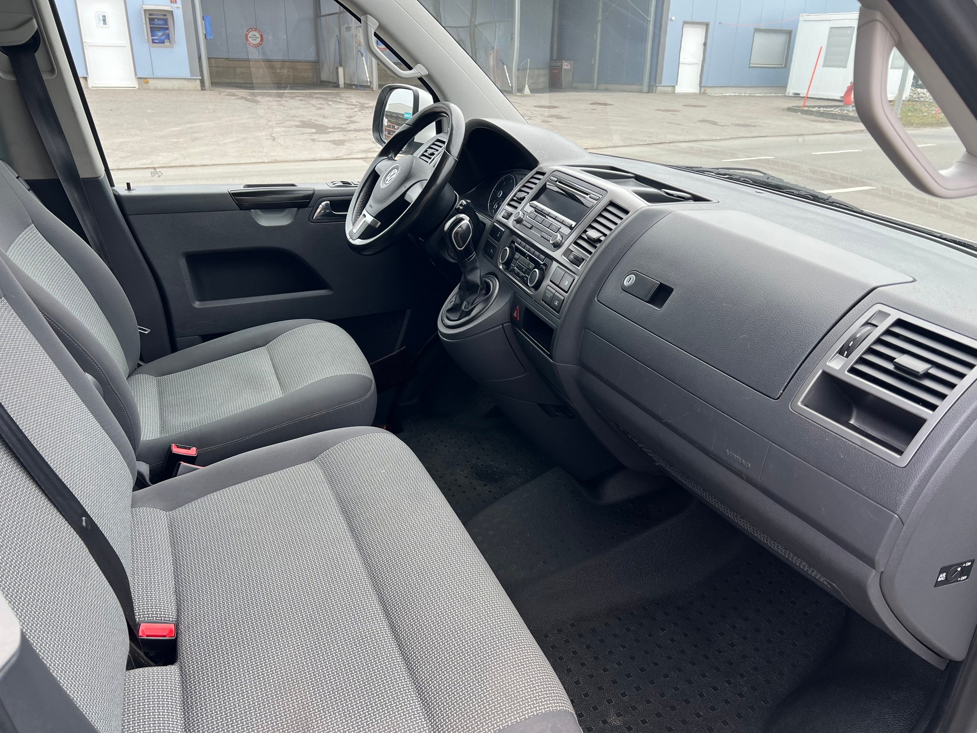 VW T5 Caravelle Trendline 2.0 TDI CR 4Motion DSG-image-9