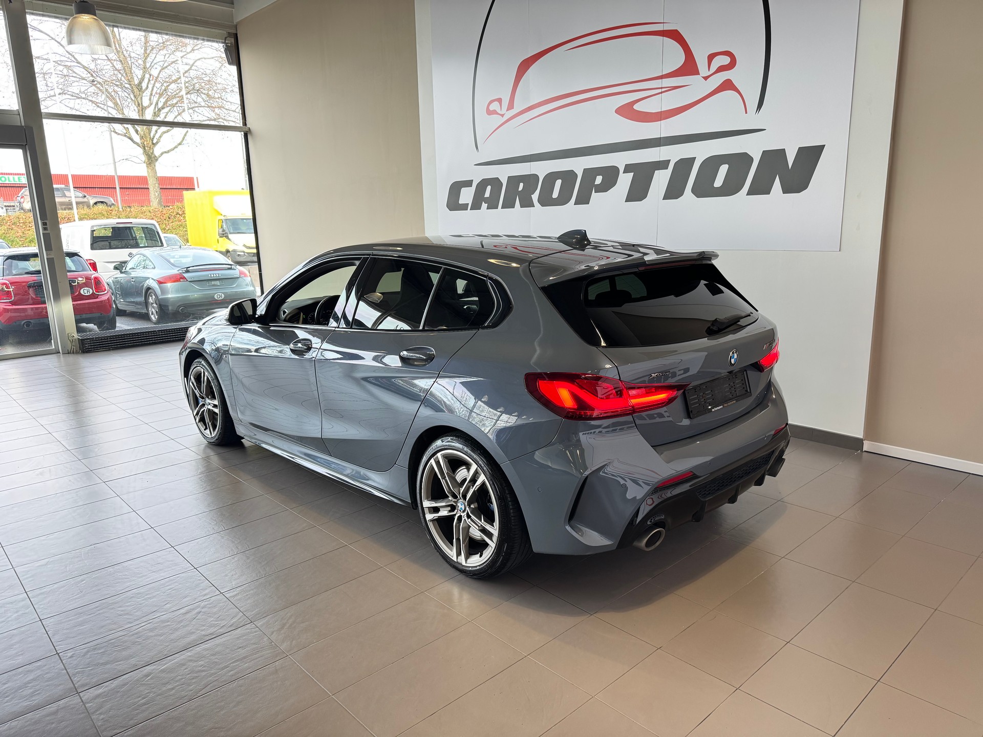 BMW M135i xDrive Steptronic-image-11