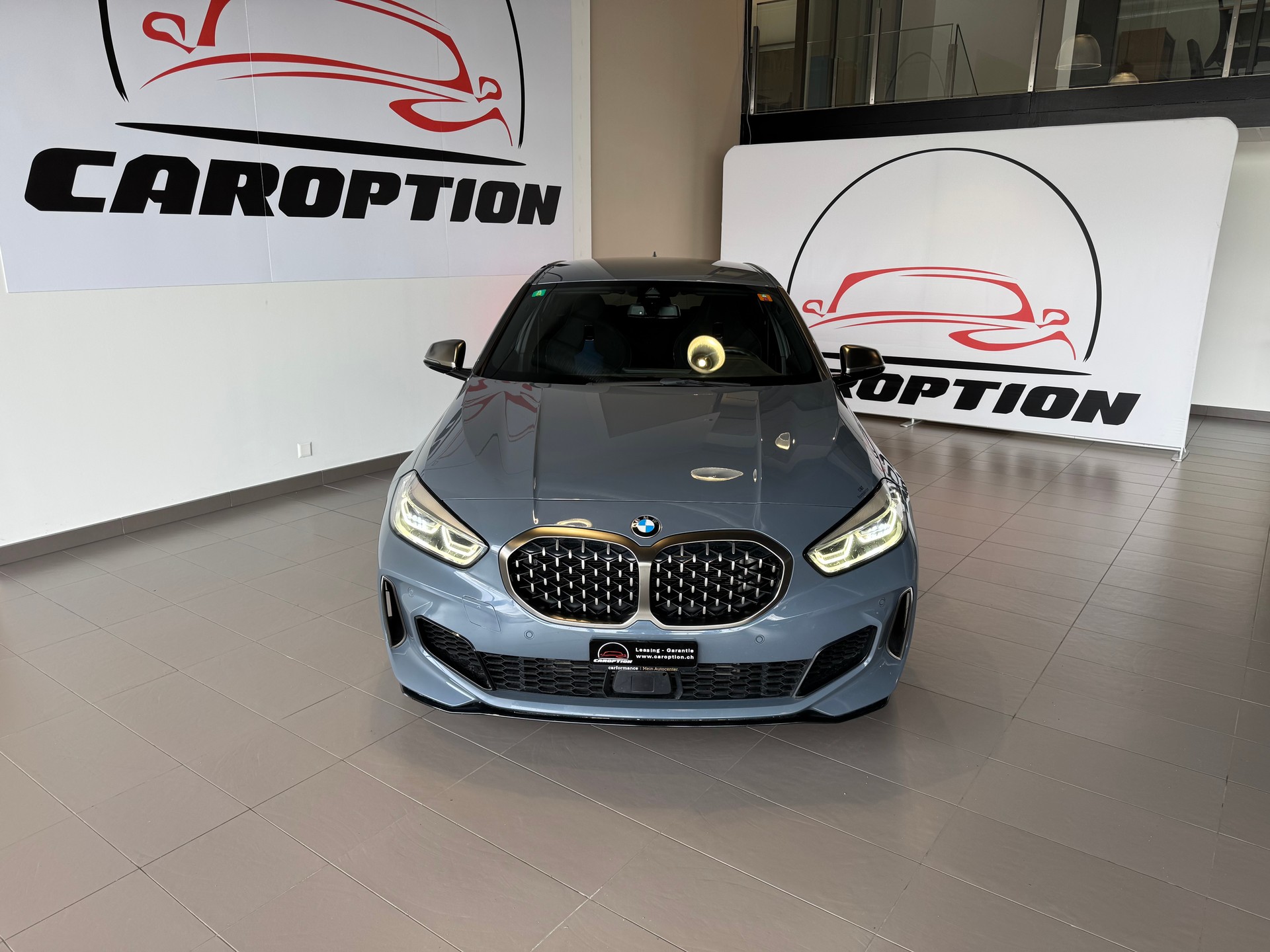 BMW M135i xDrive Steptronic-showroom-element-3