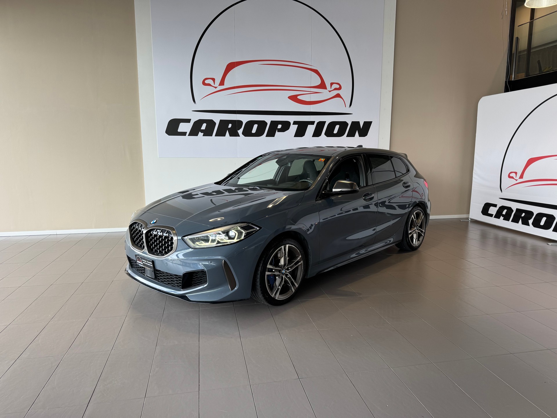 BMW M135i xDrive Steptronic-image-5