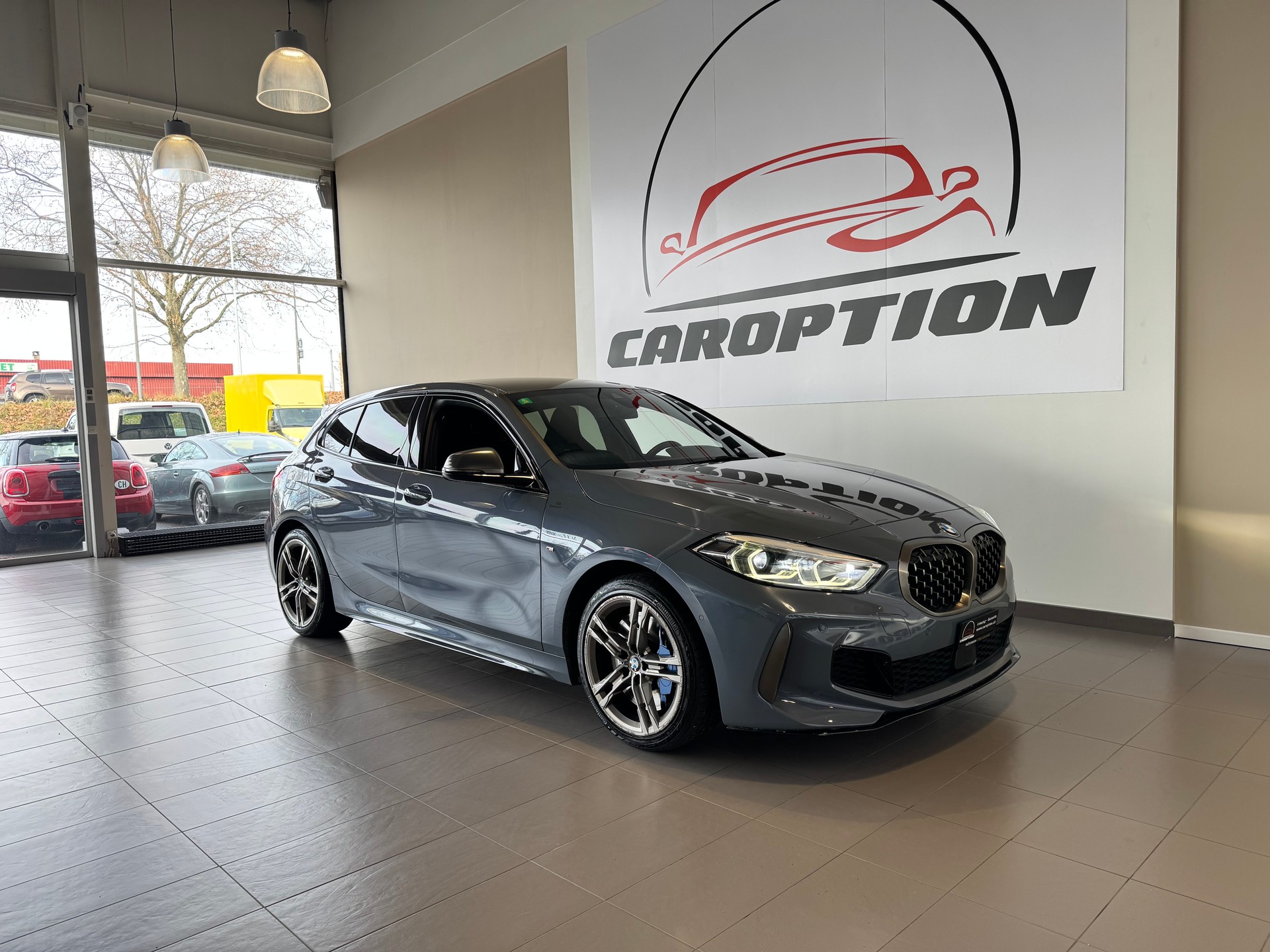 BMW M135i xDrive Steptronic-image-6