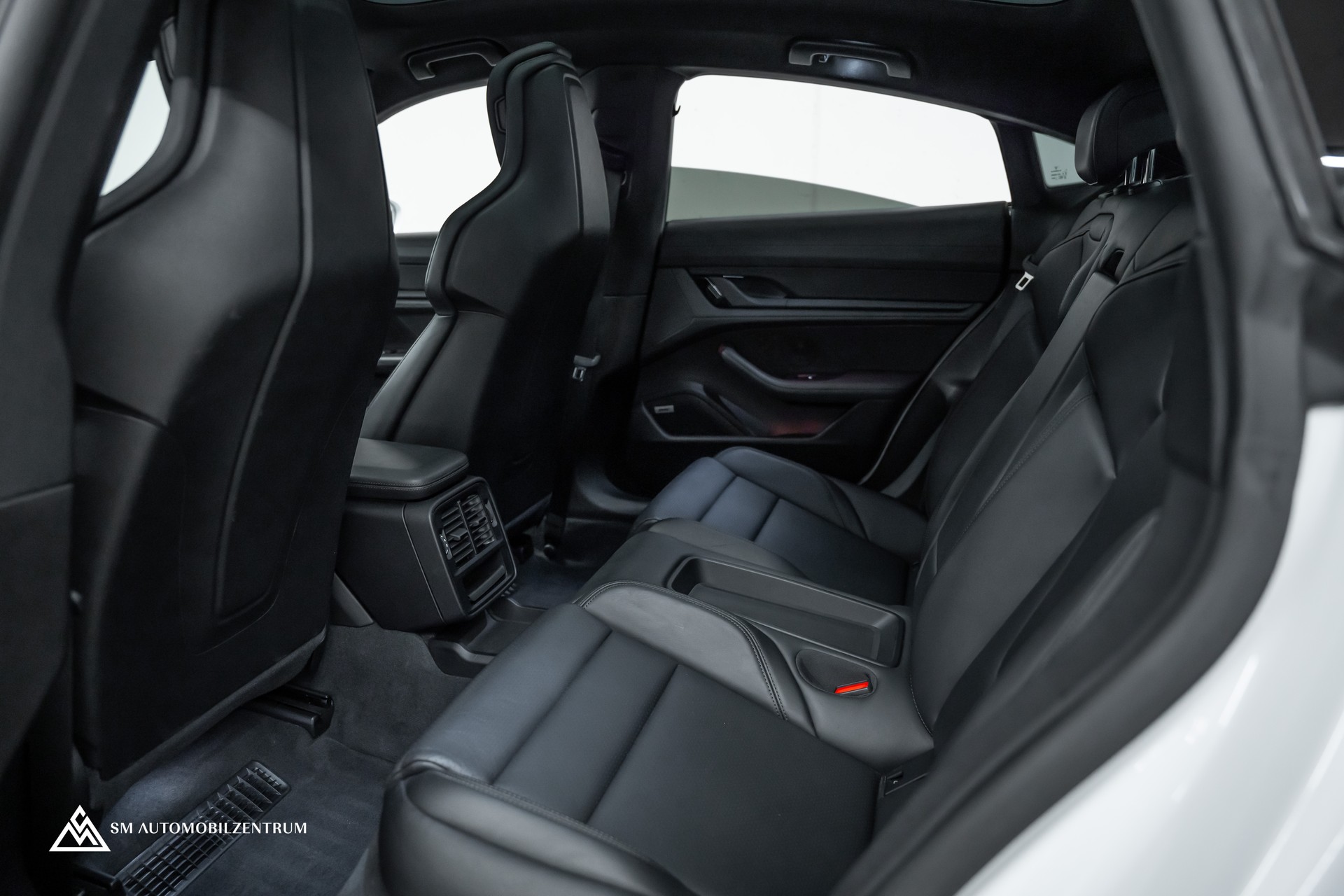 PORSCHE Taycan 4S Performance Batterie / Panorama / 360° / Hinterachslenkung / Bose-image-17