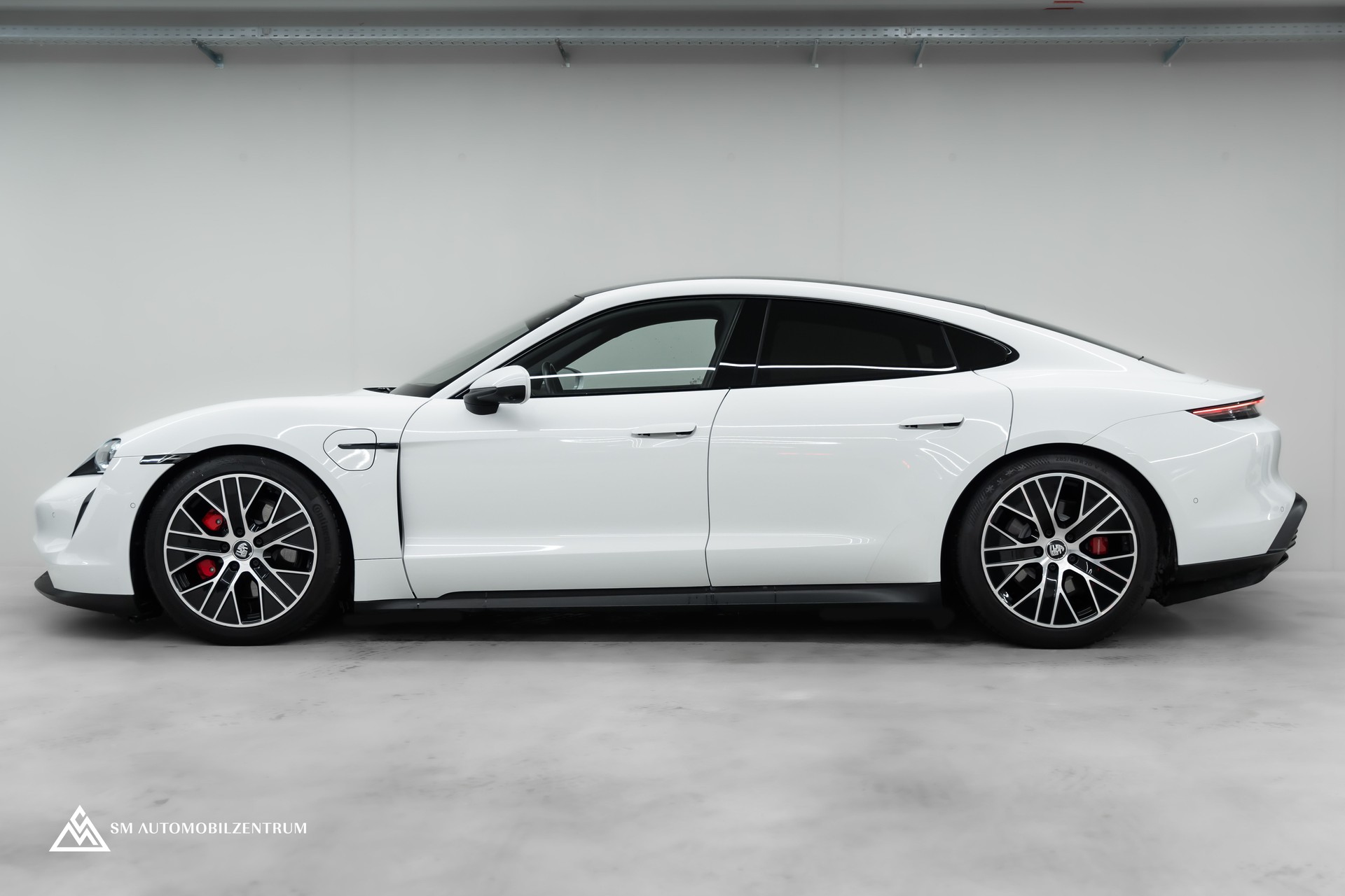 PORSCHE Taycan 4S Performance Batterie / Panorama / 360° / Hinterachslenkung / Bose-image-4