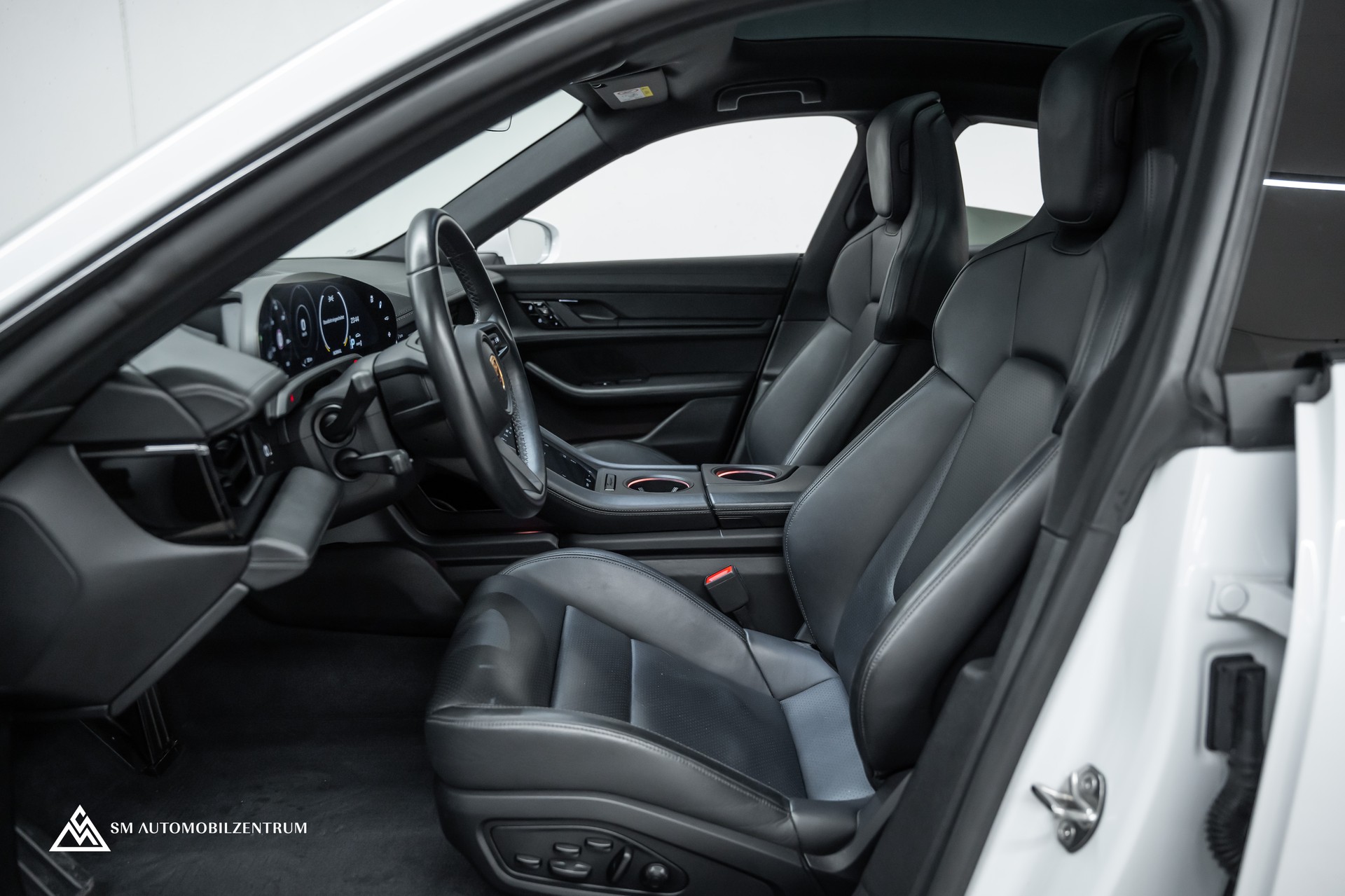 PORSCHE Taycan 4S Performance Batterie / Panorama / 360° / Hinterachslenkung / Bose-image-15