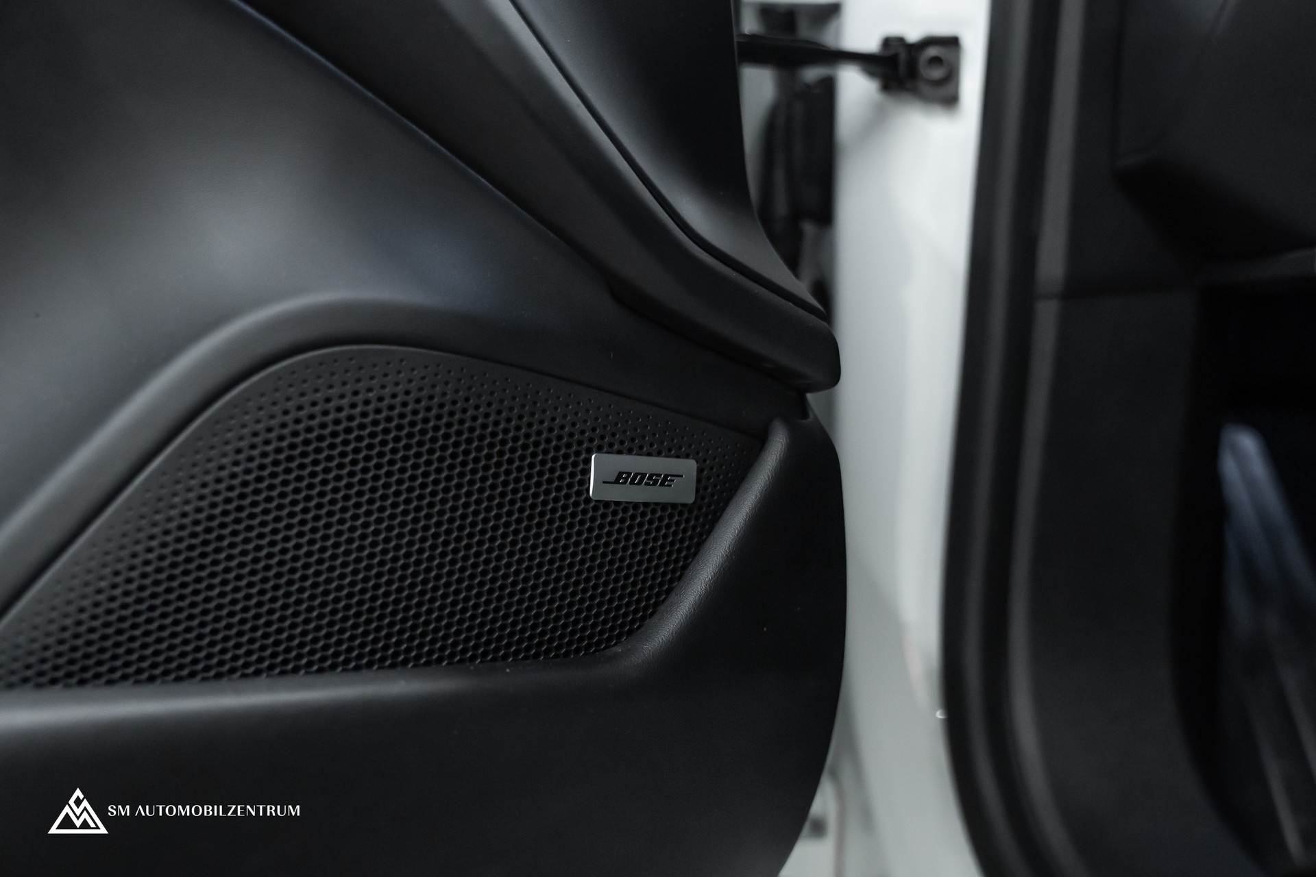 PORSCHE Taycan 4S Performance Batterie / Panorama / 360° / Hinterachslenkung / Bose-image-20
