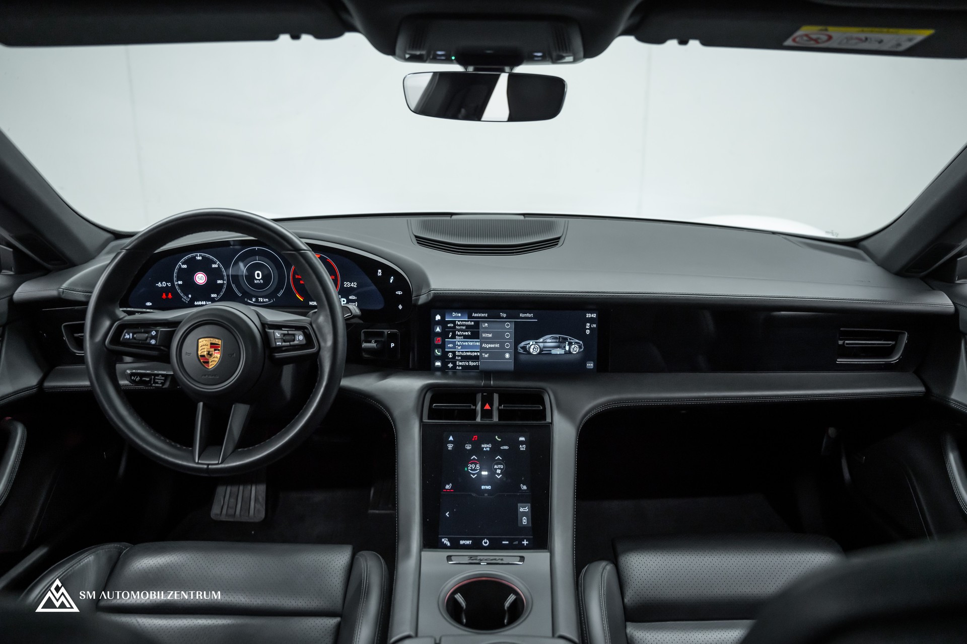 PORSCHE Taycan 4S Performance Batterie / Panorama / 360° / Hinterachslenkung / Bose-image-12