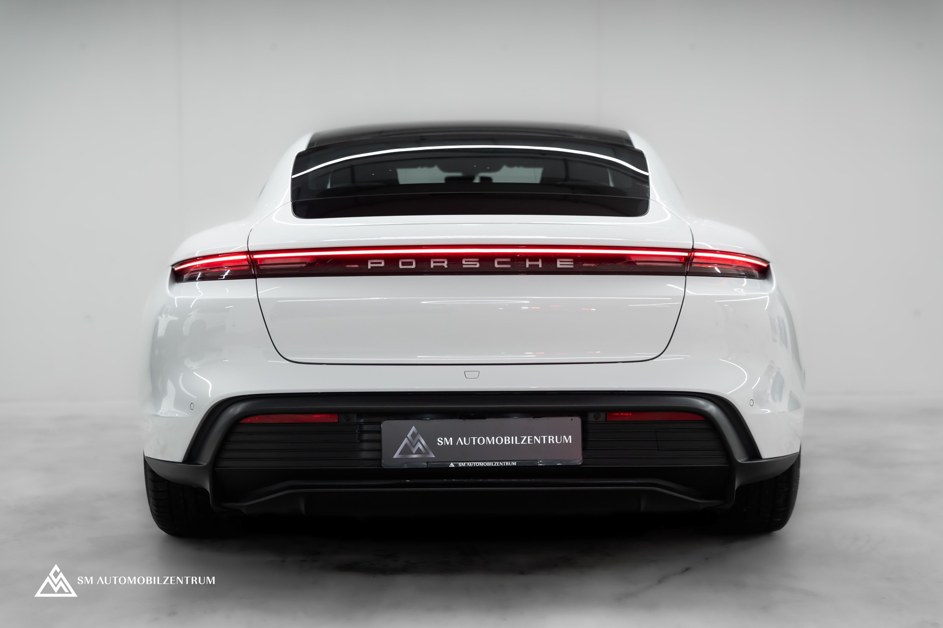 PORSCHE Taycan 4S Performance Batterie / Panorama / 360° / Hinterachslenkung / Bose-image-9