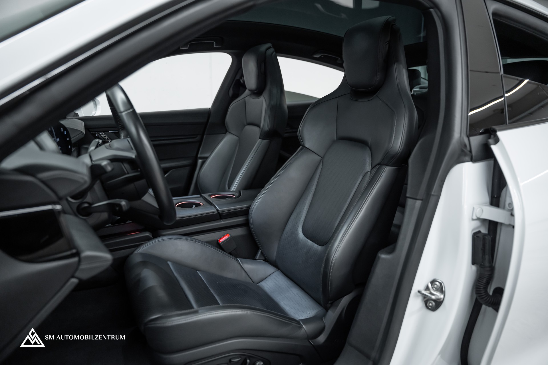 PORSCHE Taycan 4S Performance Batterie / Panorama / 360° / Hinterachslenkung / Bose-image-16