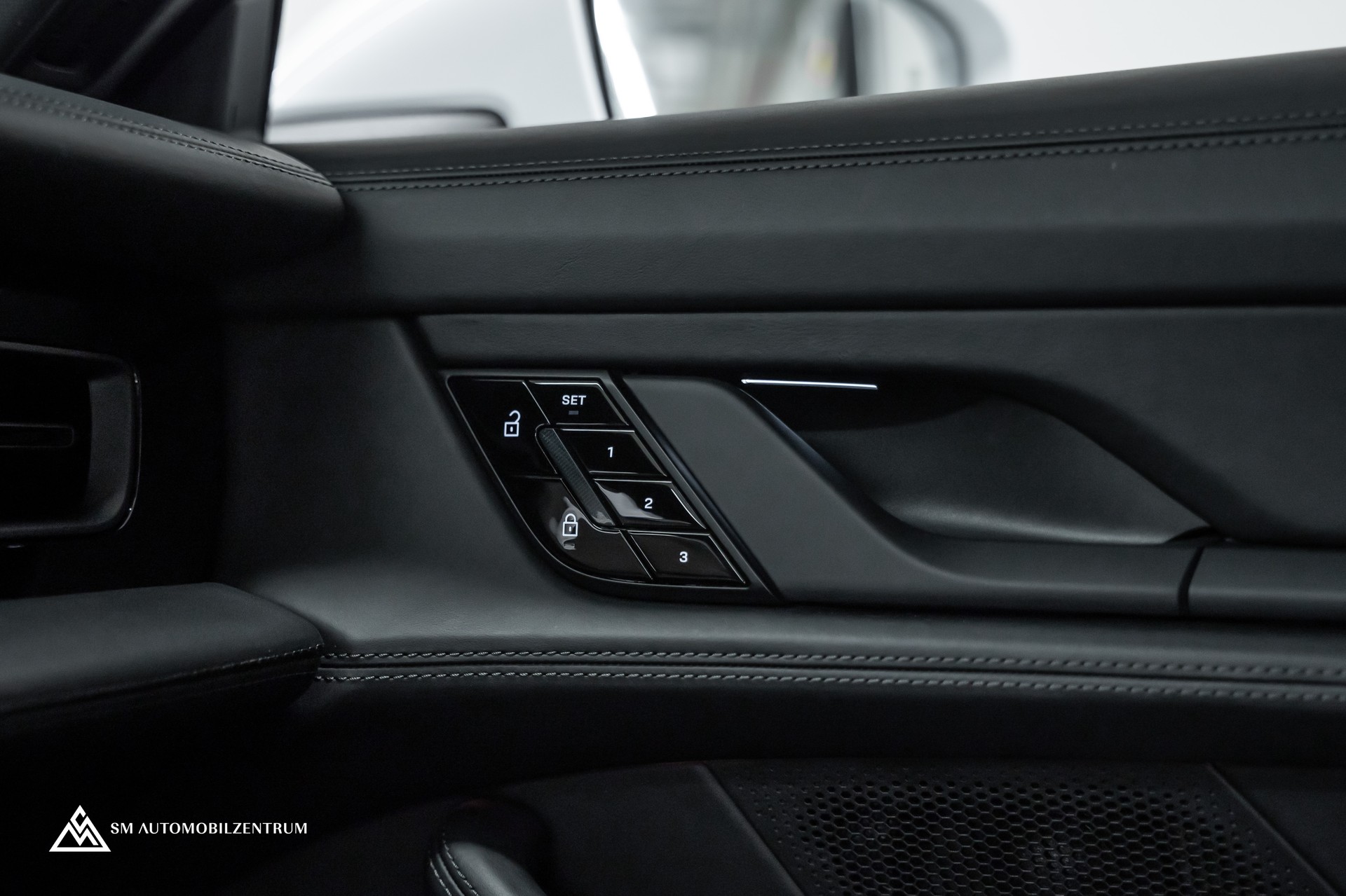 PORSCHE Taycan 4S Performance Batterie / Panorama / 360° / Hinterachslenkung / Bose-image-22