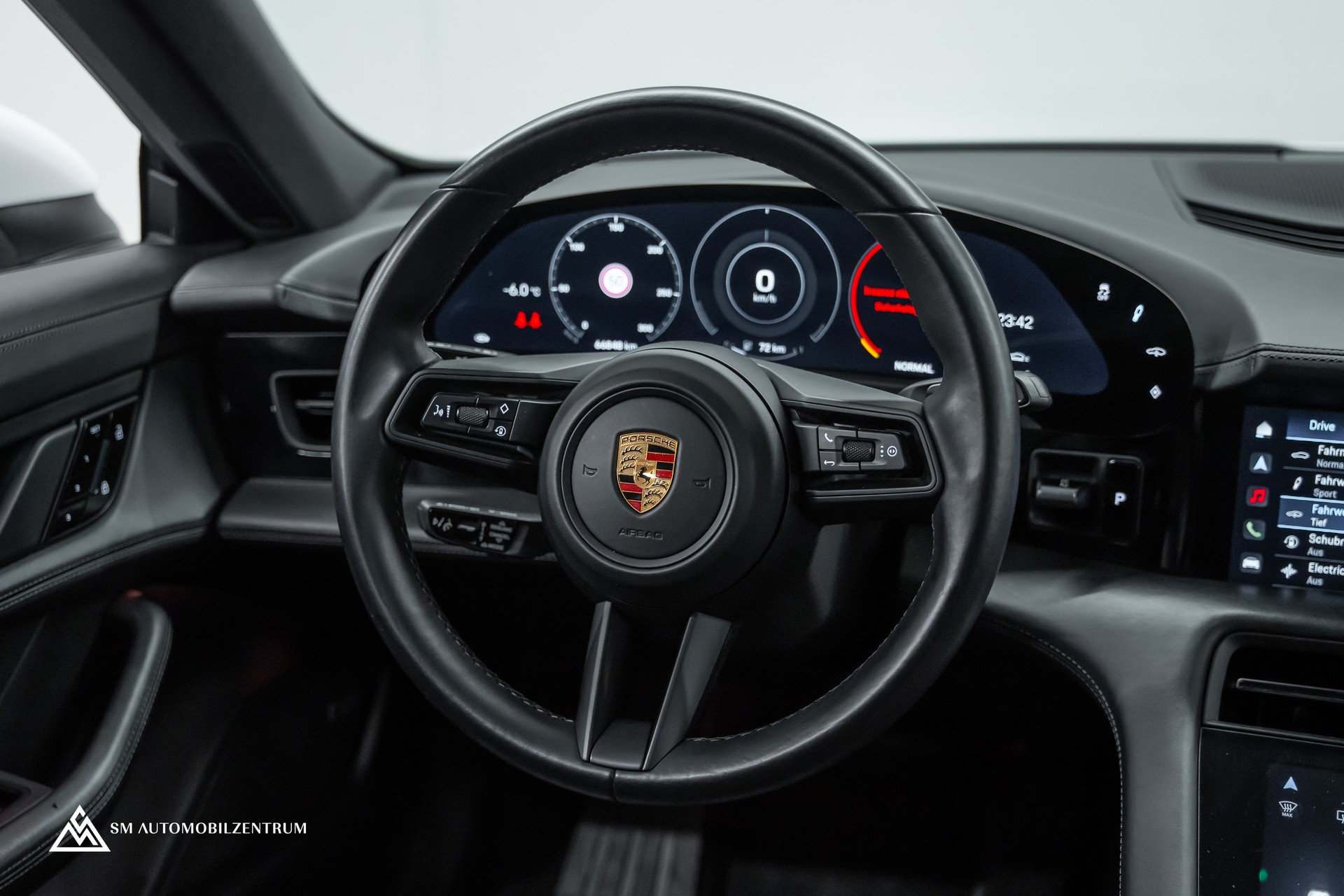 PORSCHE Taycan 4S Performance Batterie / Panorama / 360° / Hinterachslenkung / Bose-image-13