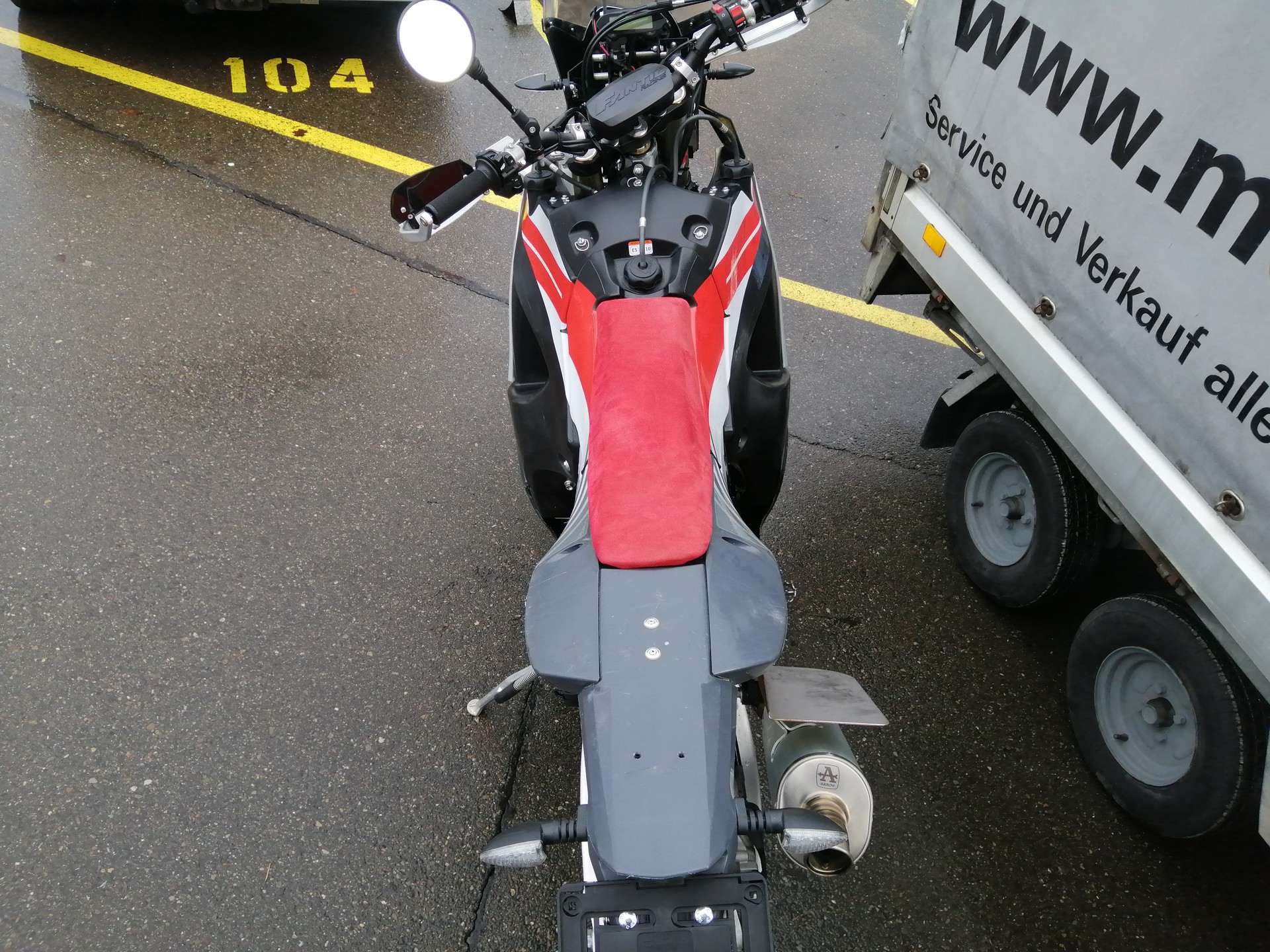 FANTIC XEF 450 Rally mit Tower-showroom-element-3