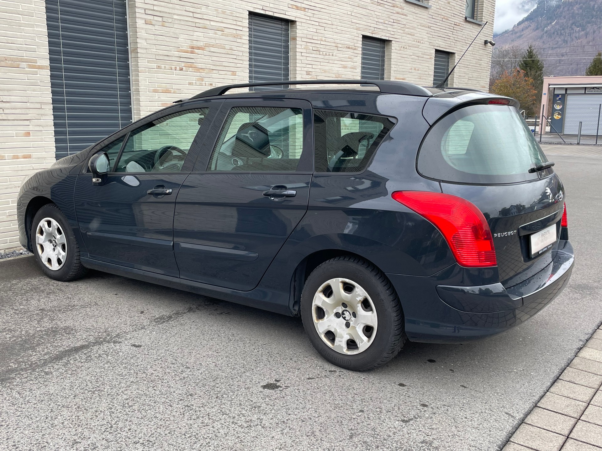 PEUGEOT 308 SW 1.6 HDI Business EGS6-image-12