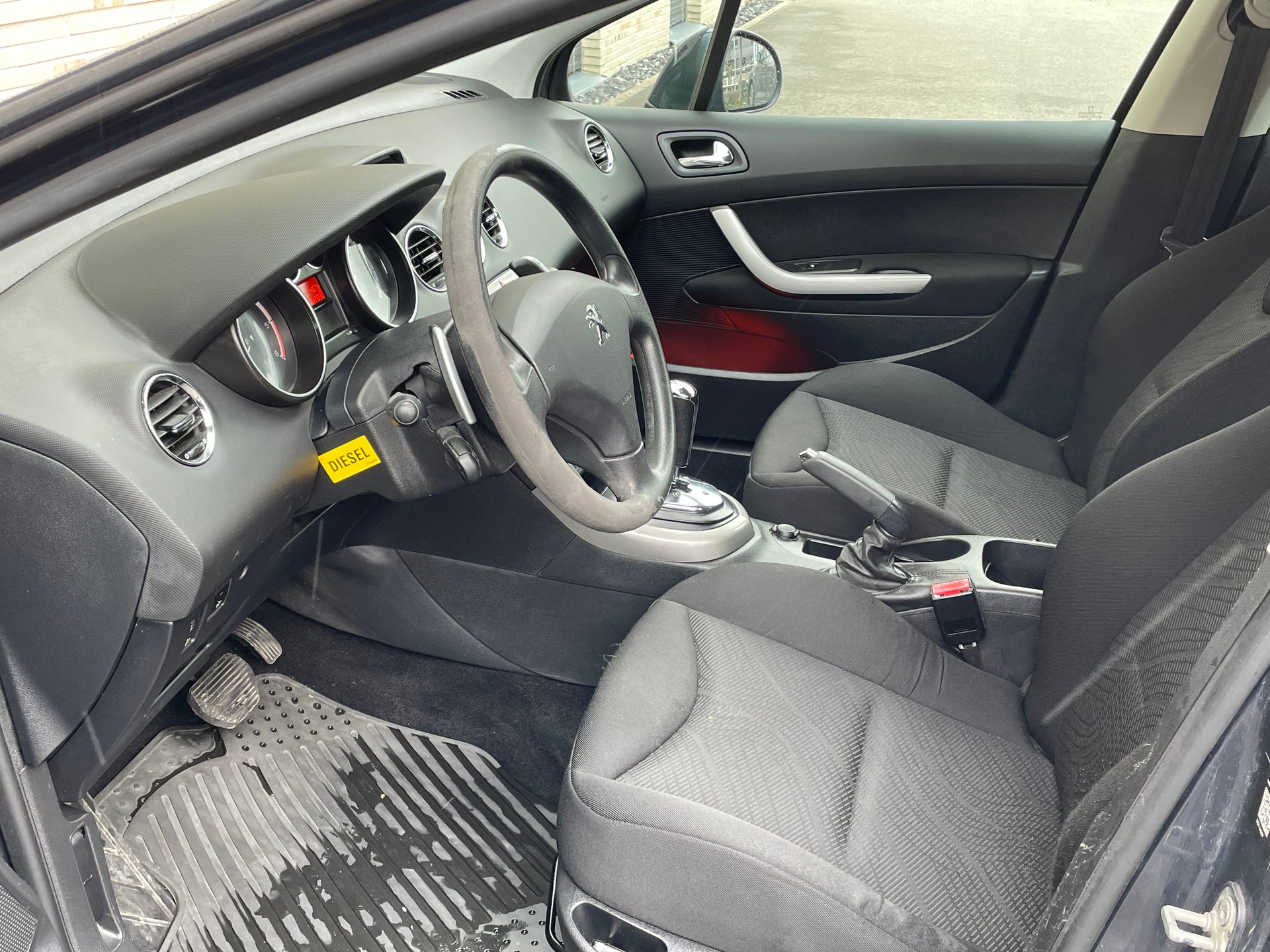 PEUGEOT 308 SW 1.6 HDI Business EGS6-image-13