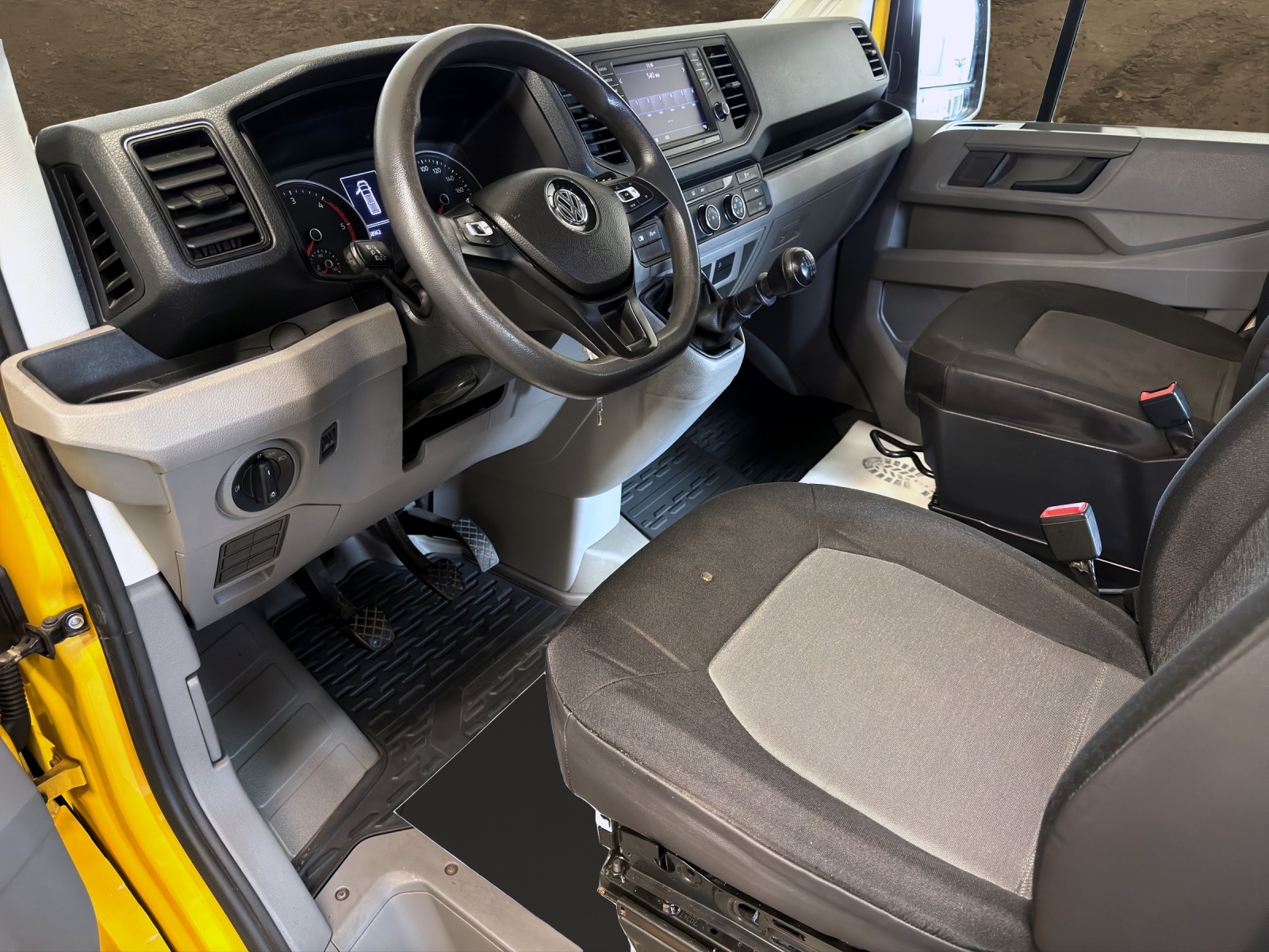 VW VW Crafter 35 2.0 TDI L4 4Motion-image-12